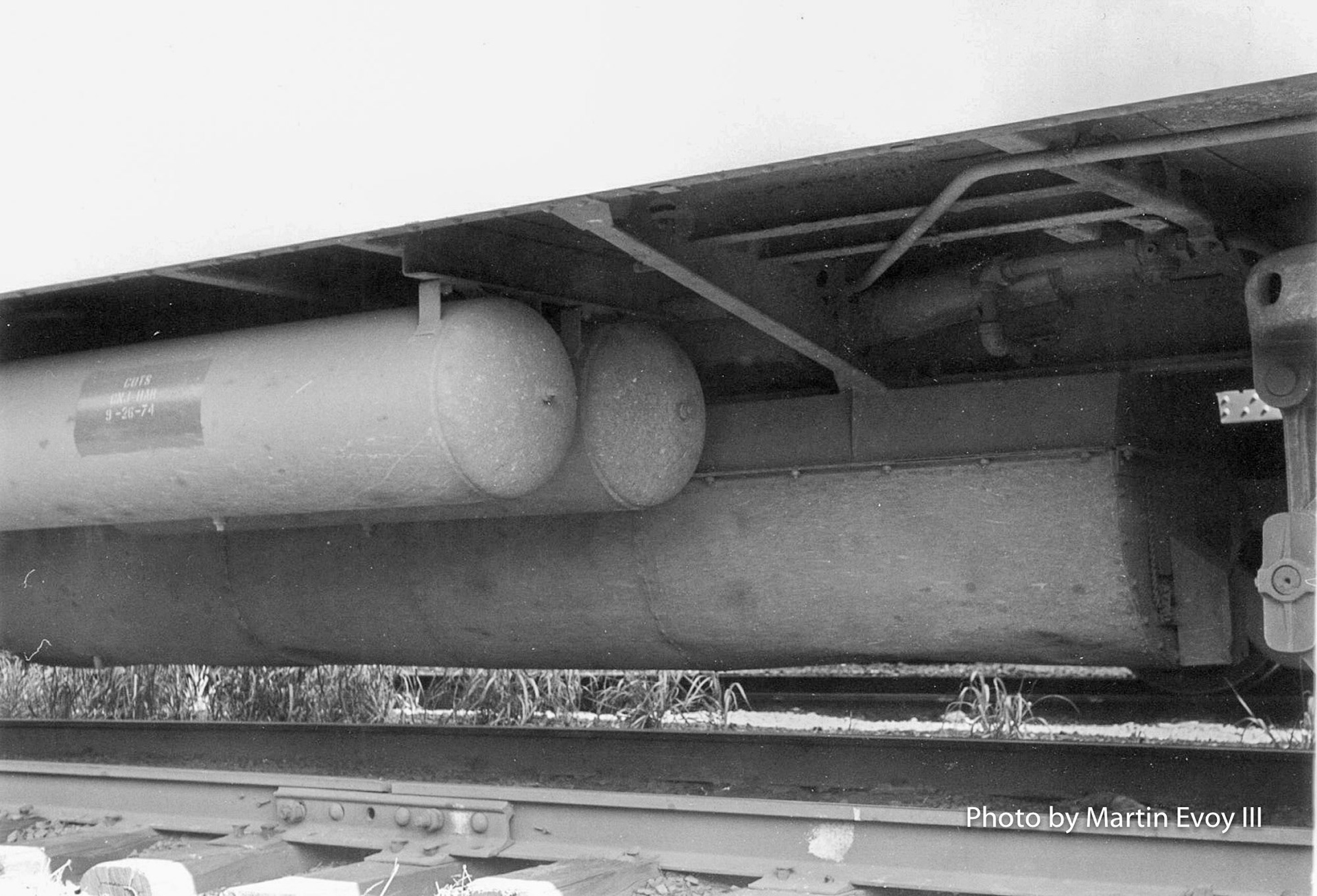 GN 1138 Left Air reservoir water tankPhoto taken 1/76 by Martin Evoy III