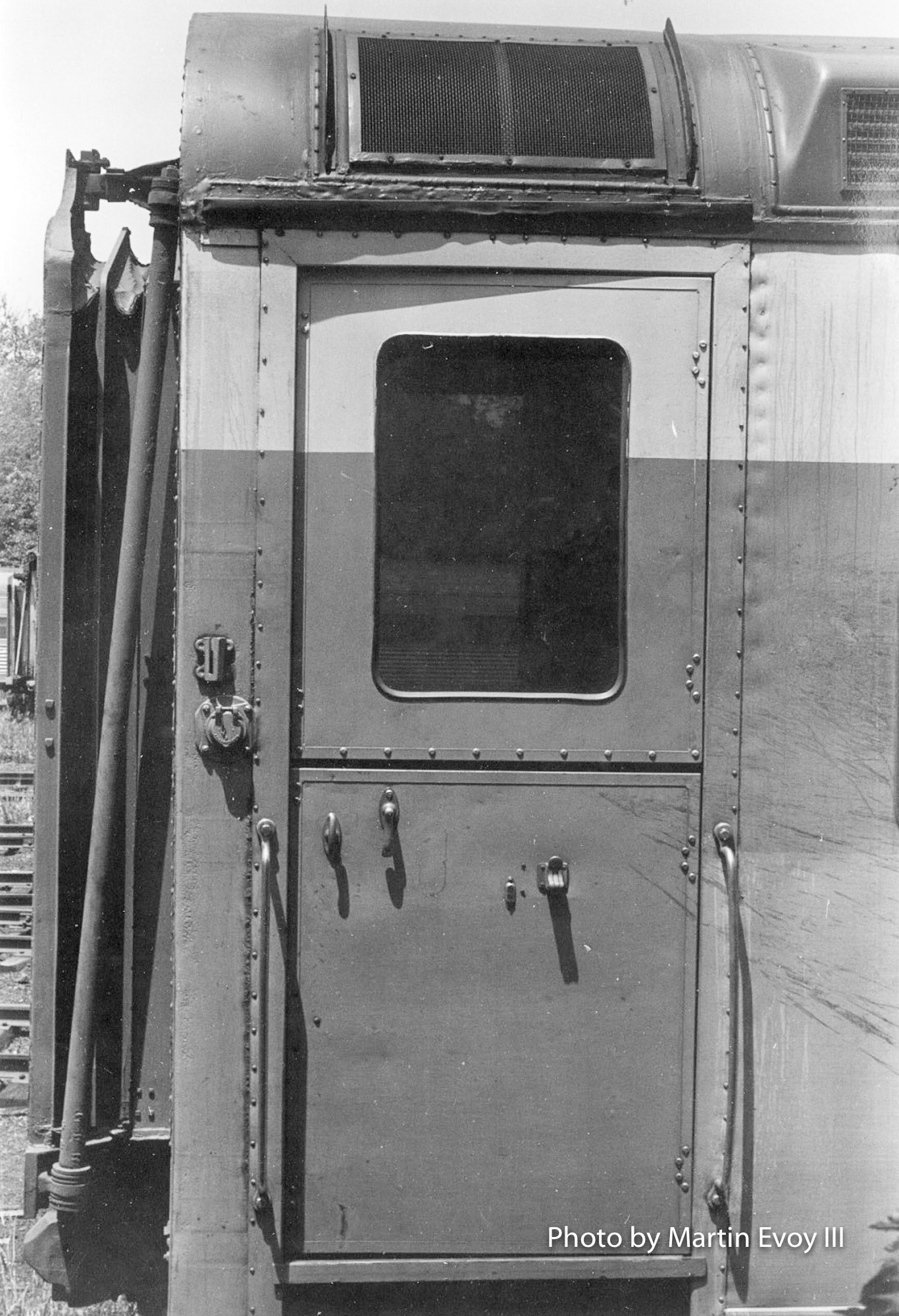 GN 1215 Left Vestibule doorPhoto taken 1/76 by Martin Evoy III
