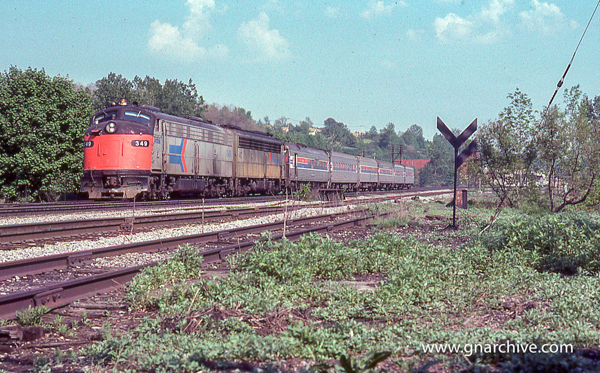 4:45 PM - WB Amtrak Niagra Rainbow with E's 329, 442