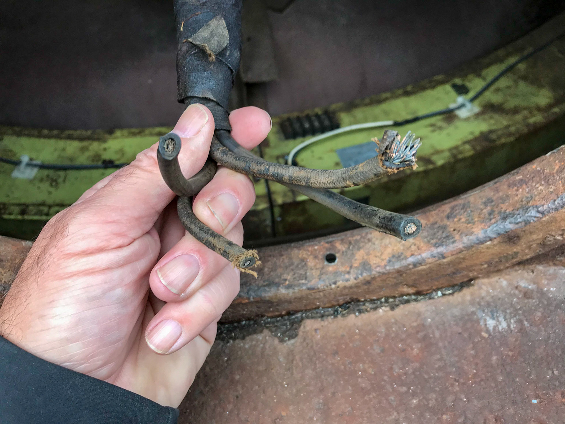 Three 10# and one 14# wires for operation