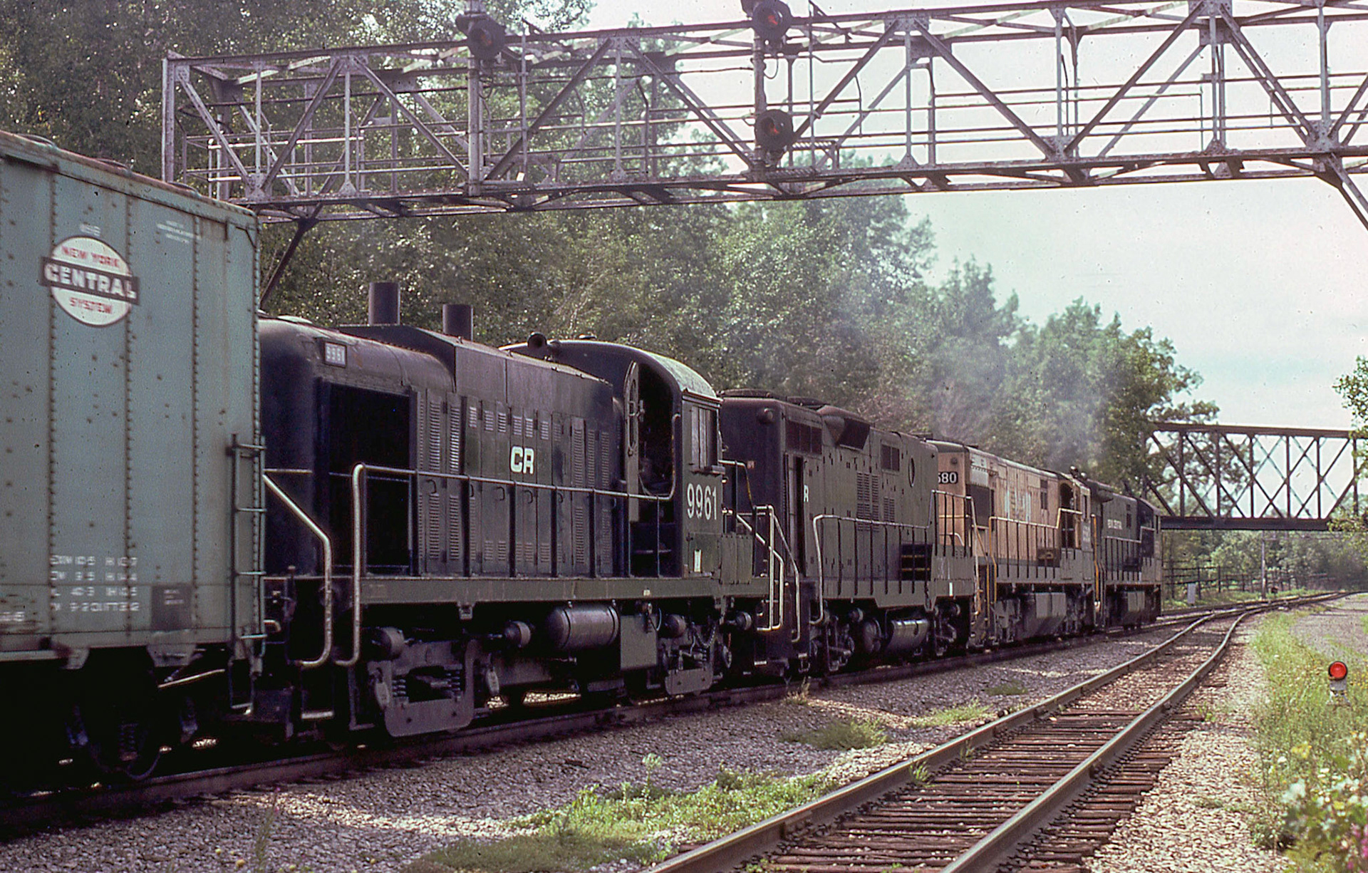 Westbound train with a re-engined RS-3 and a GP-9B at CP15, Newark, N.Y. on Aug. 19, 1977.
