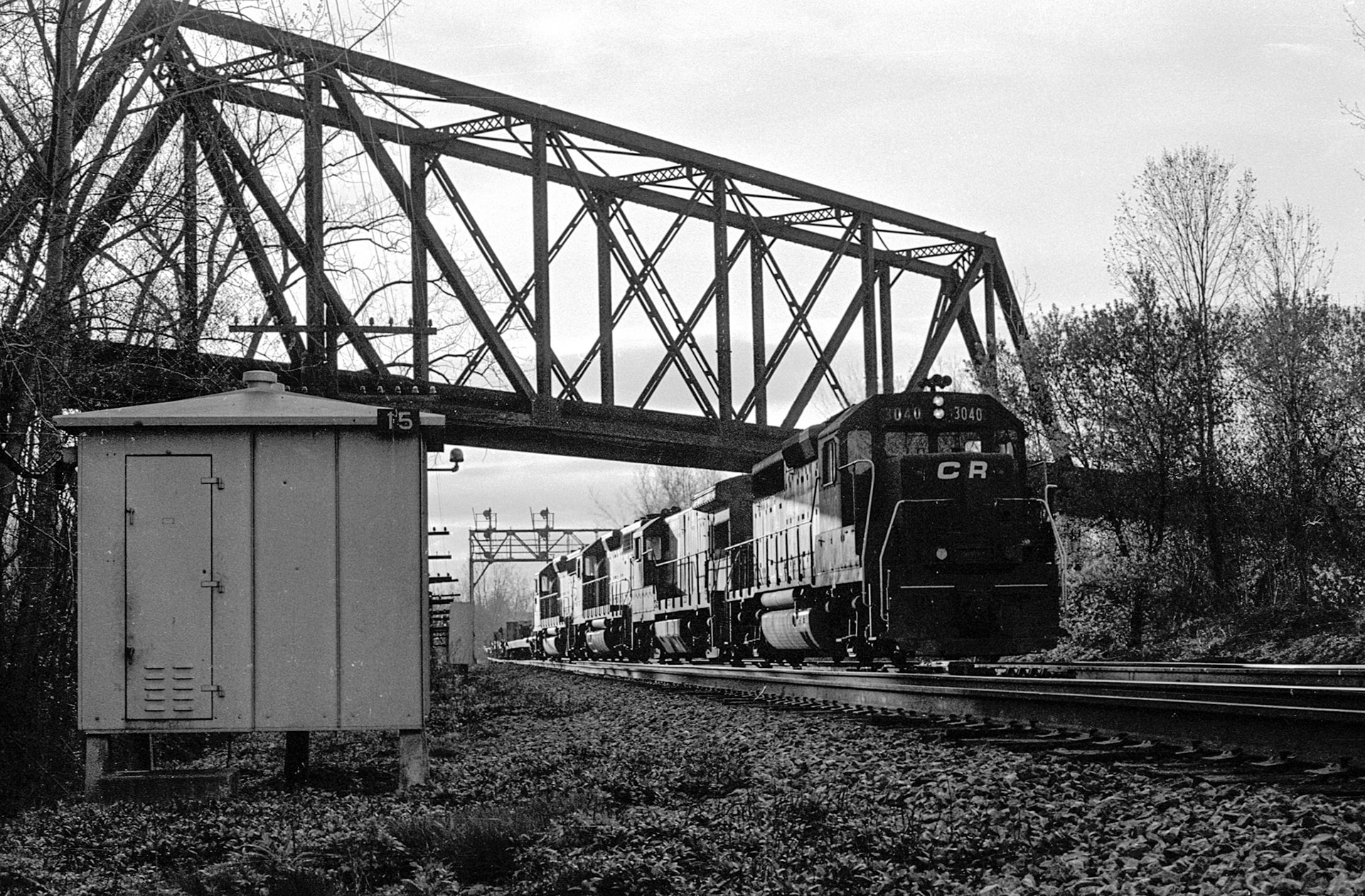 An eastbound TrailVan takes the crossovers at CP15, Newark, N.Y. in 1978.