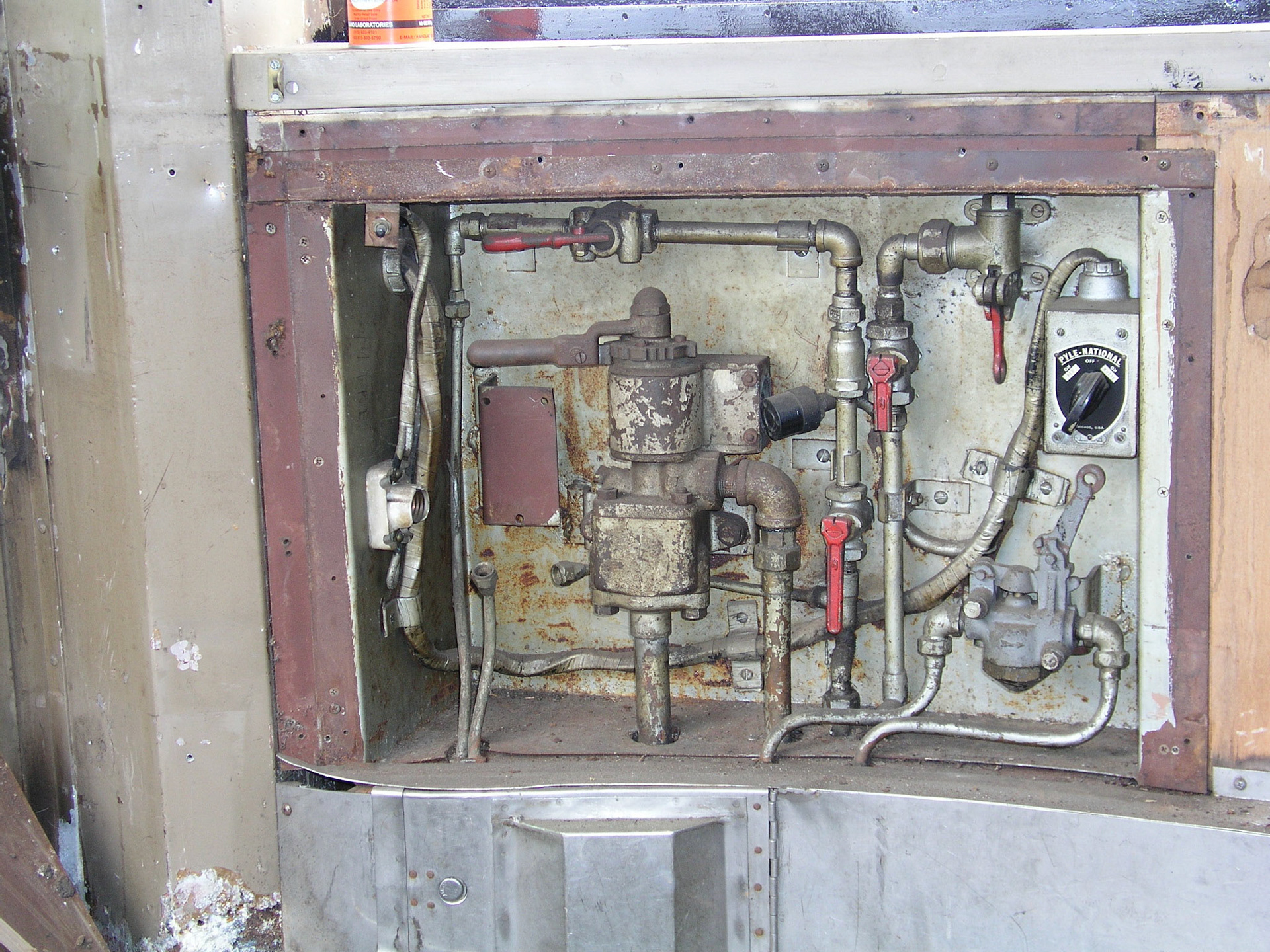 Gyralite selector switch is at upper right