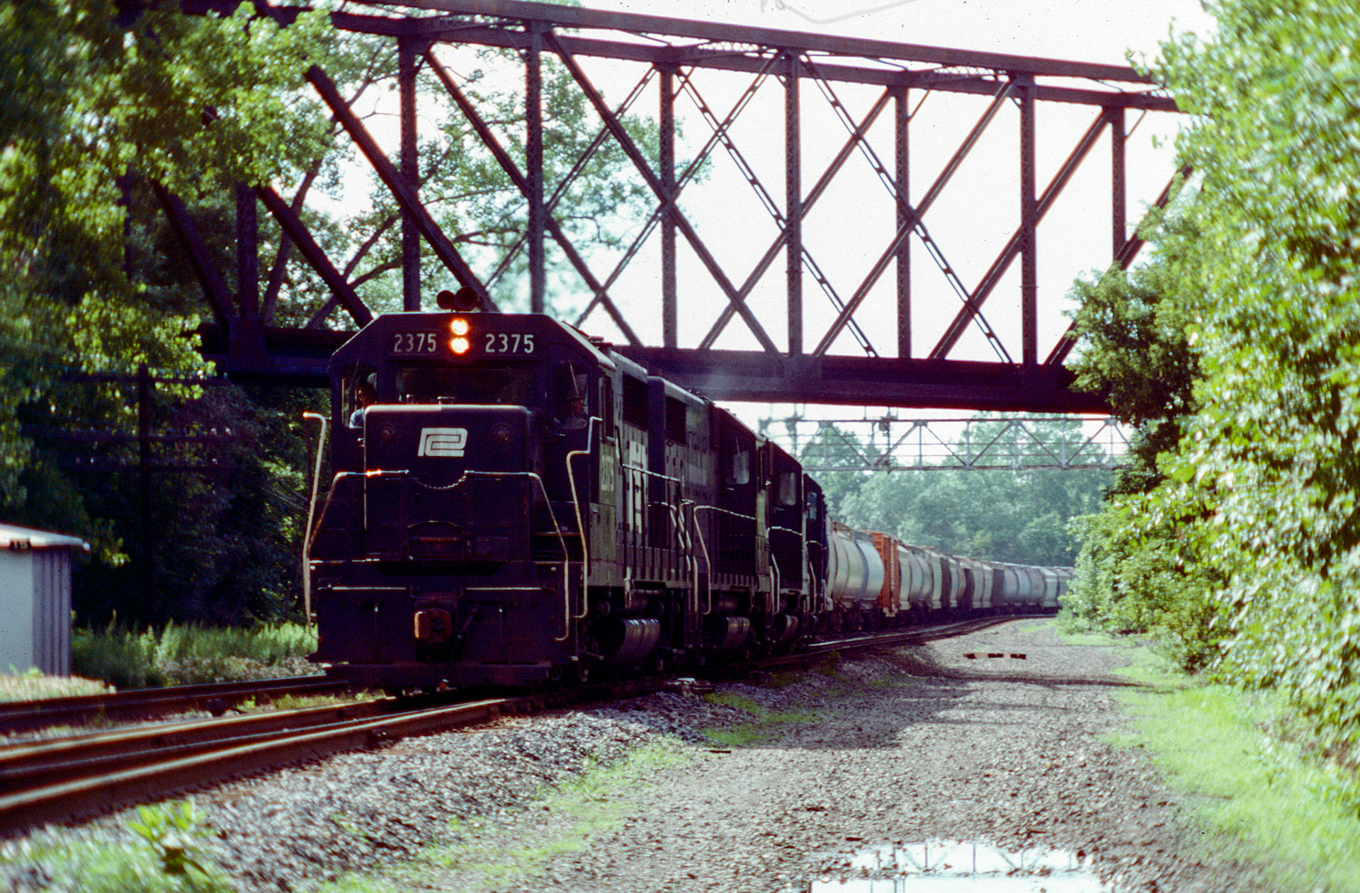 An eastbound works its way through the crossovers at CP15