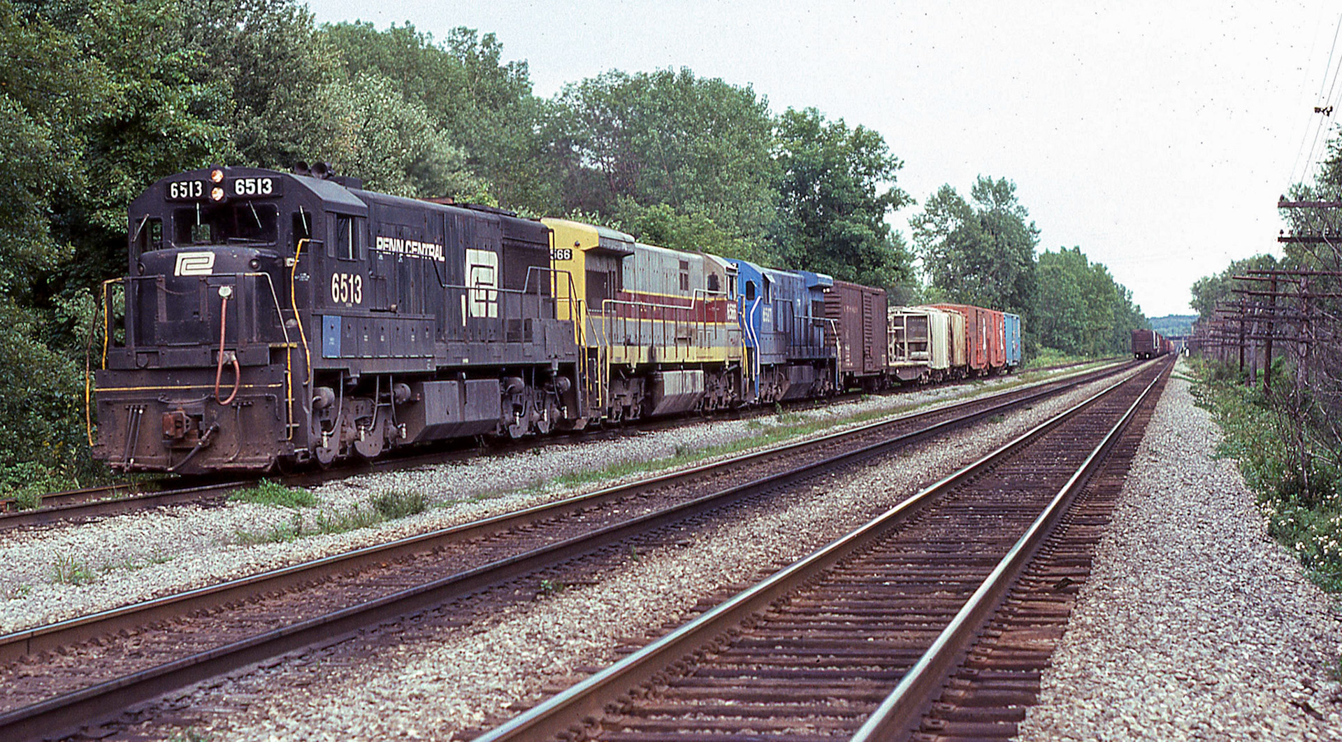 A westbound makes a set-out on the controlled siding at CP15, Newark, N.Y. on Aug. 19, 1977.