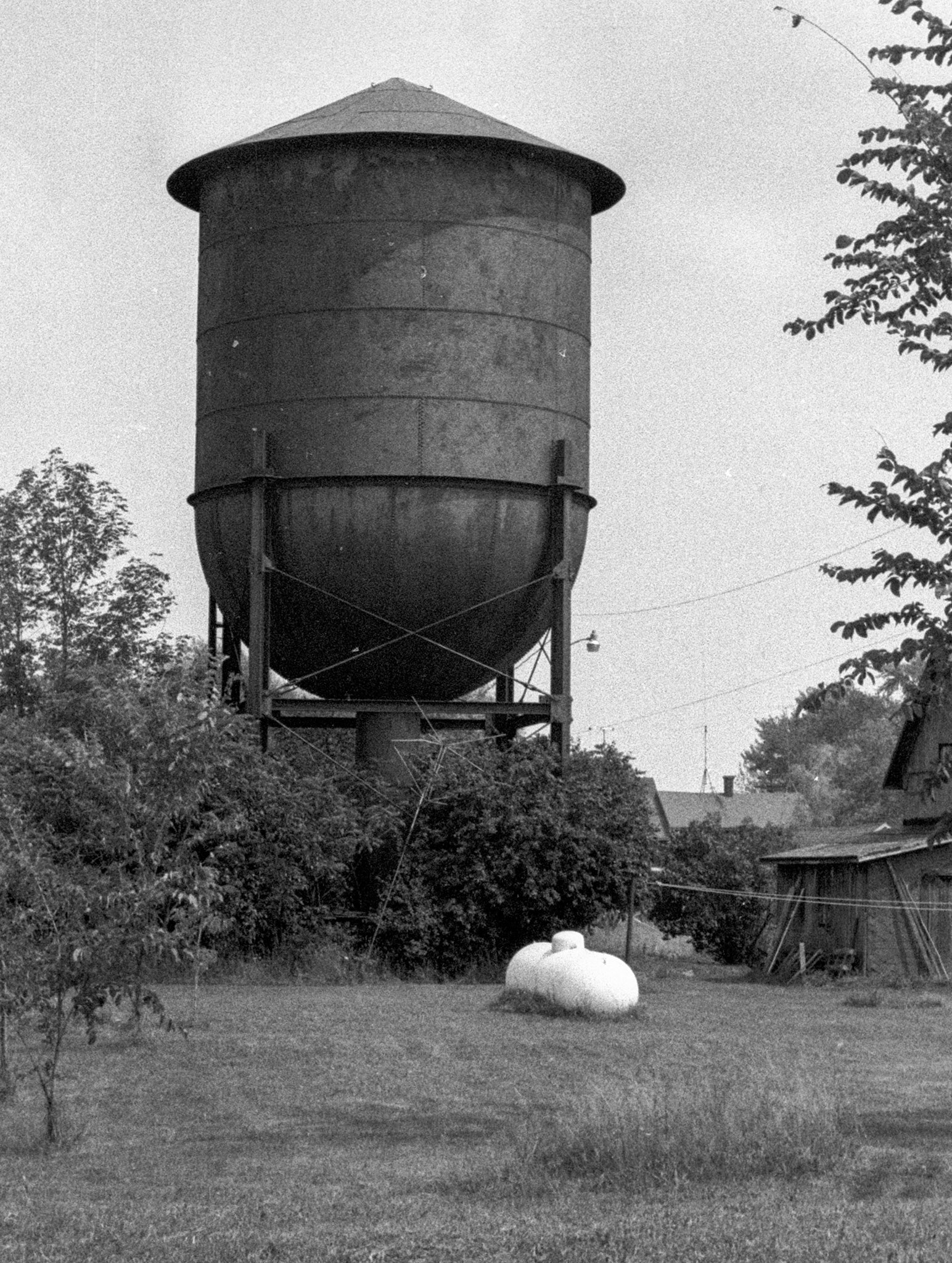 Manchester NY 1979
Lehigh Valley box carWater tower