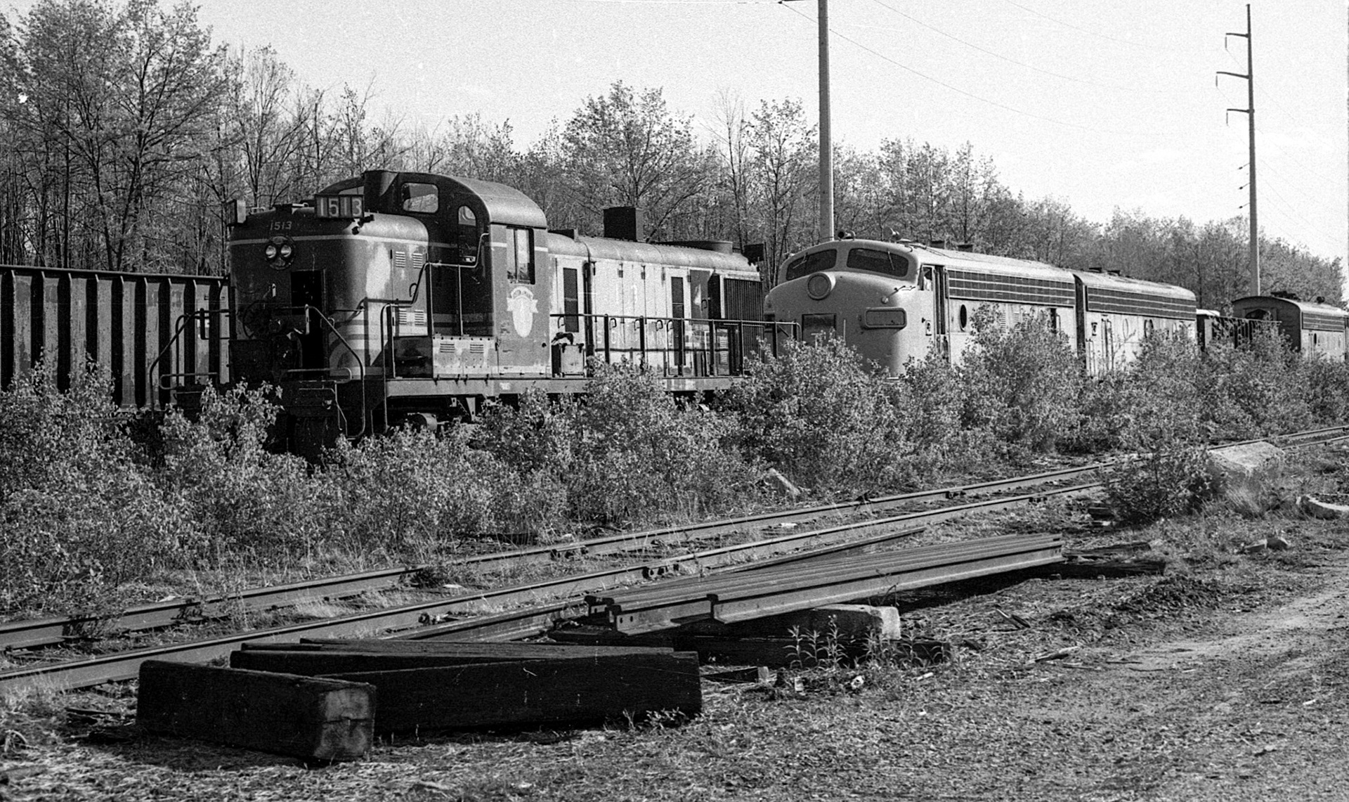 B&M dead line, N. Billerica, Mass., 1976 with RS-3 1513.