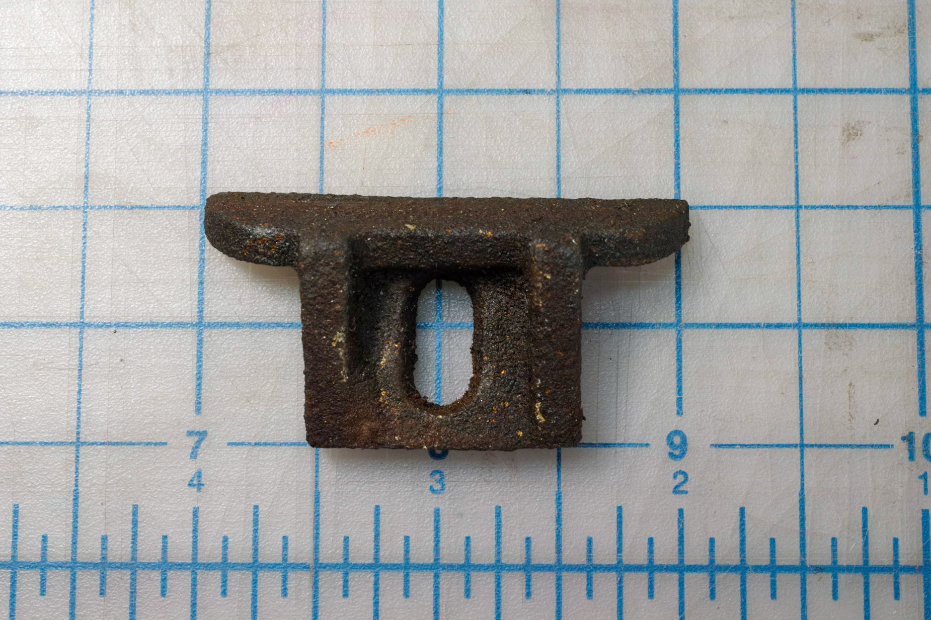 Glass retainer bracket