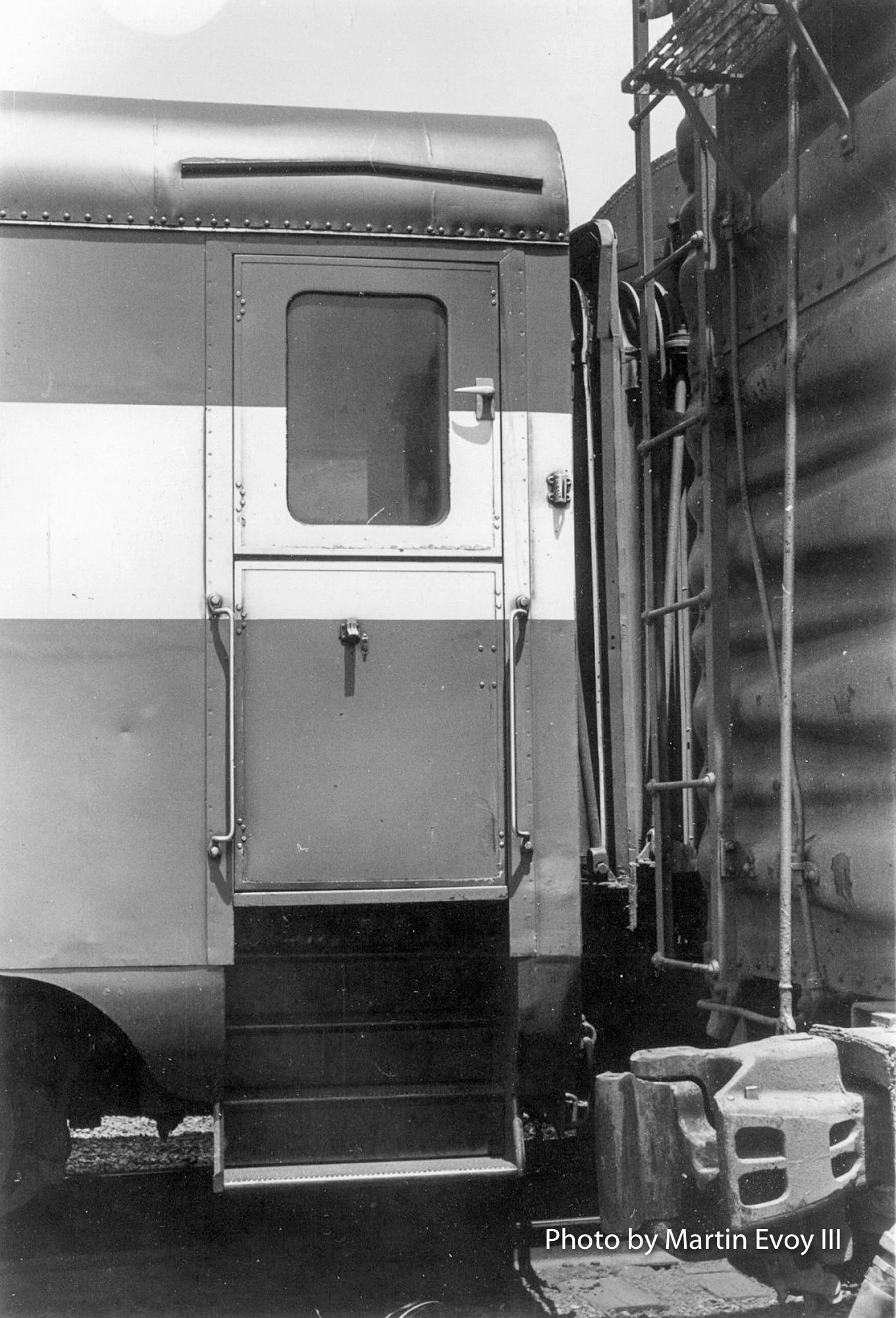 GN 1118 Right door Photo taken 1/76 by Martin Evoy III door