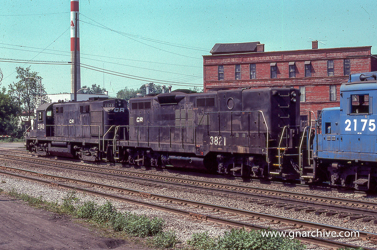 3:05 PM - EB light engines 7834, 2157, C-420 2040 and GP-9B 3821