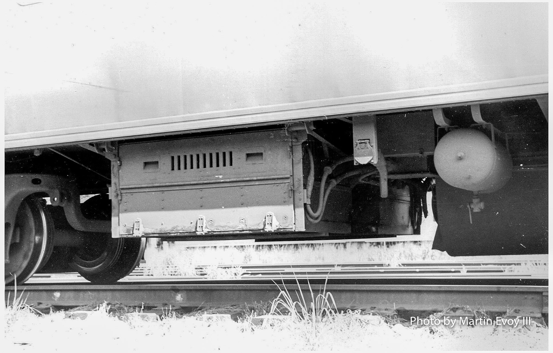 1221 right side225-7 photo taken 1/76 by Martin Evoy III48-seat coach blt. 1950 by P-S, Lot 6886 plan 7629v