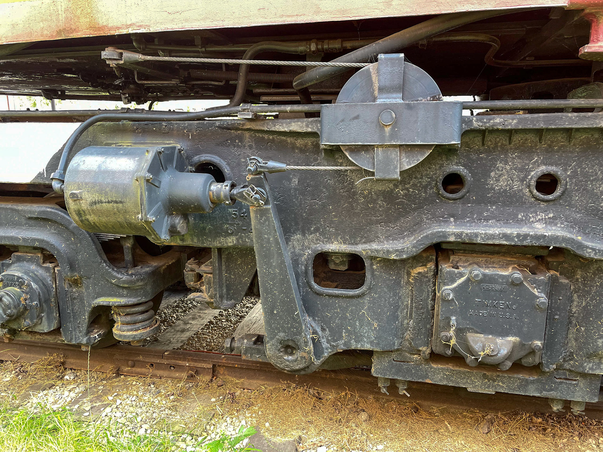 Manual brake linkage pulley tied to brake cylinder and lever