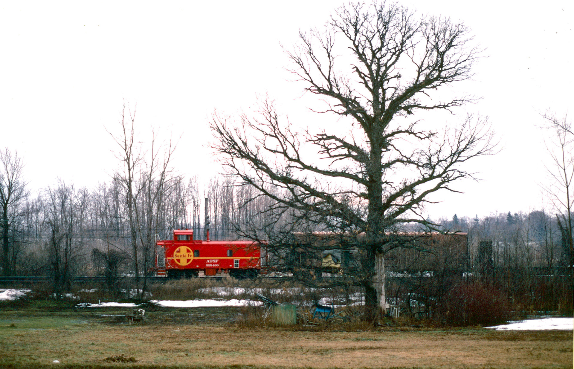 A shiny Santa Fe caboose at CP14.