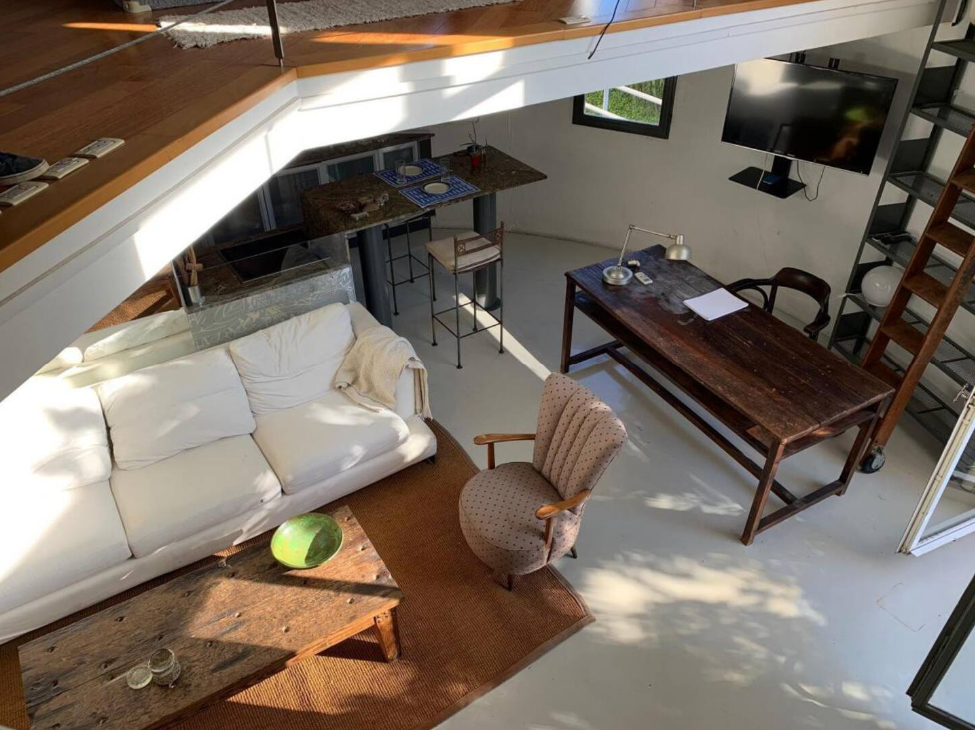 Figure 2.8: Franca. Upstairs view. n.d. Airbnb. https://a0.muscache.com/im/pictures/miso/Hosting-3978081/original/27477fa5-6266-44e6-9908-aec48e77b9ba.jpeg?im_w=1200.