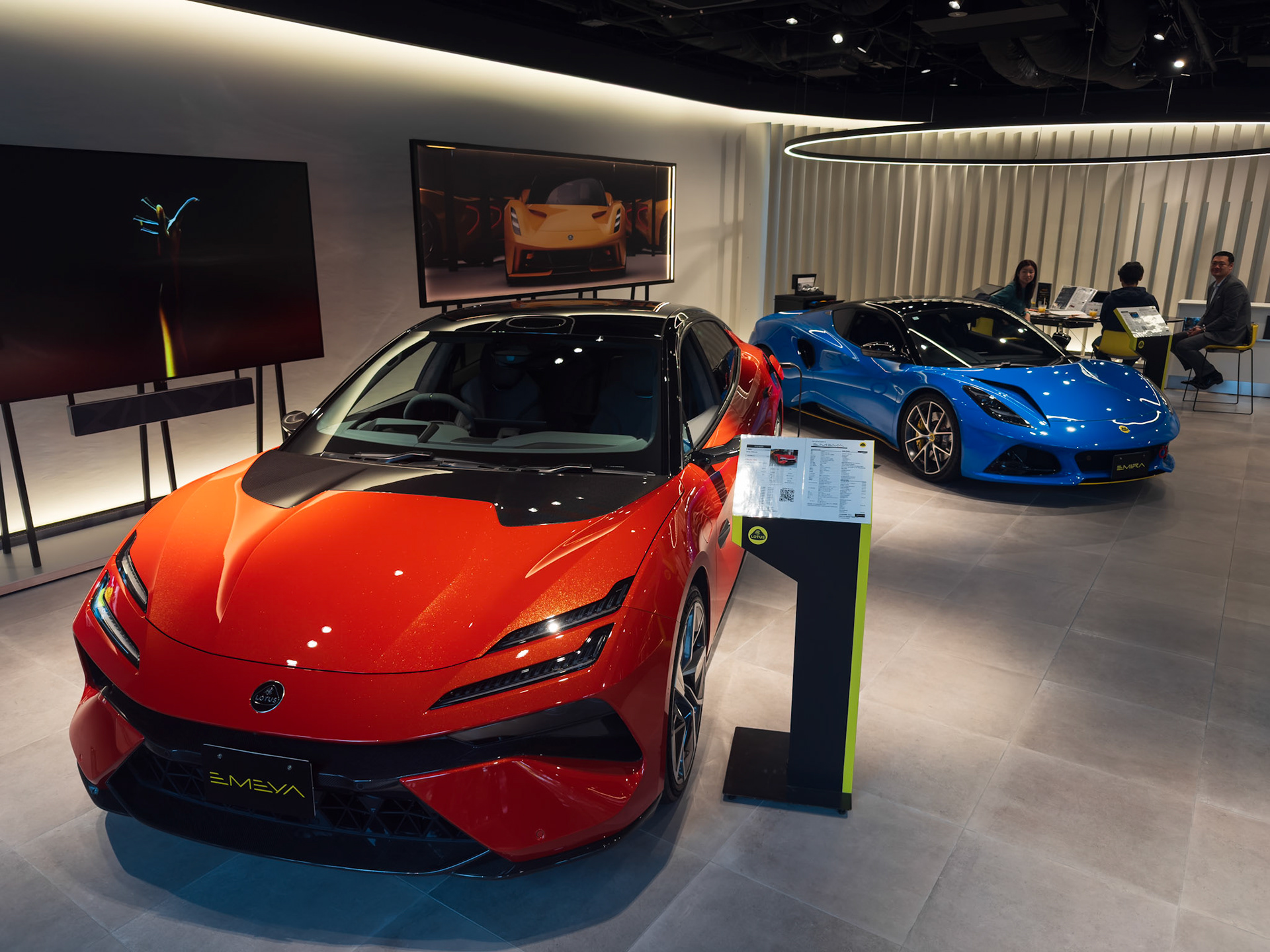 Lotus showroom, Mikey like!