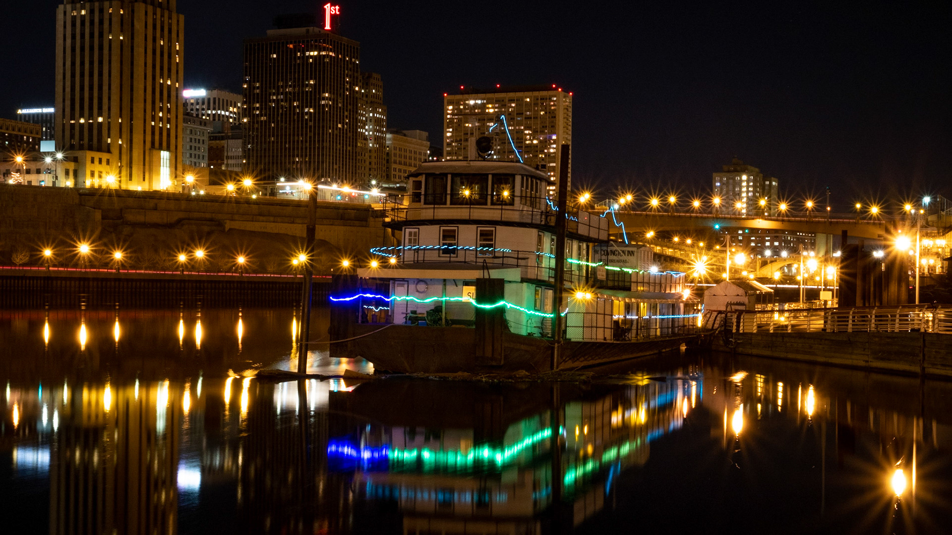 I just couldn't help but keep all the lights. So much shine to it all!