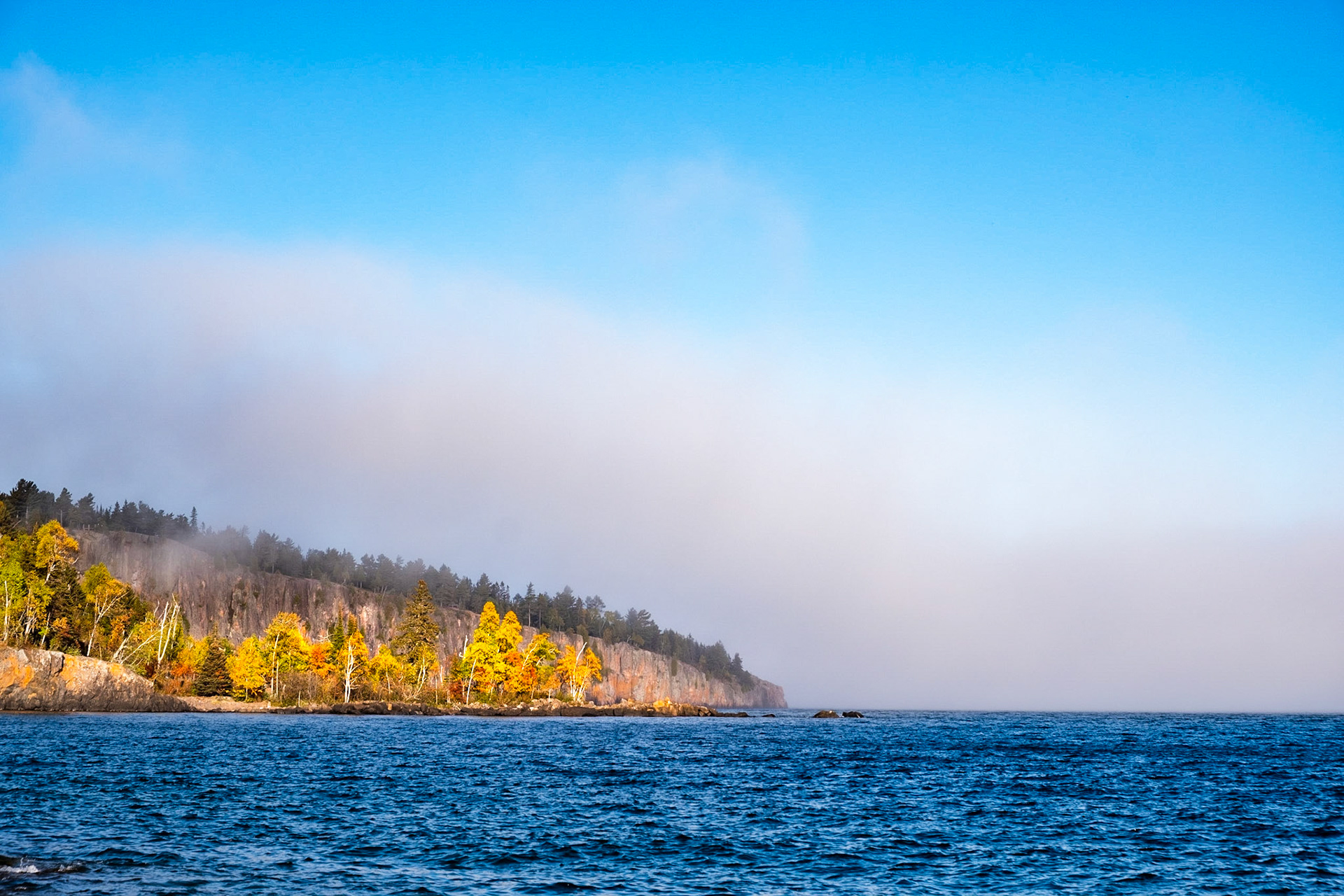 I found it remarkable that the fog was still so think even on a very bright and sunny day.