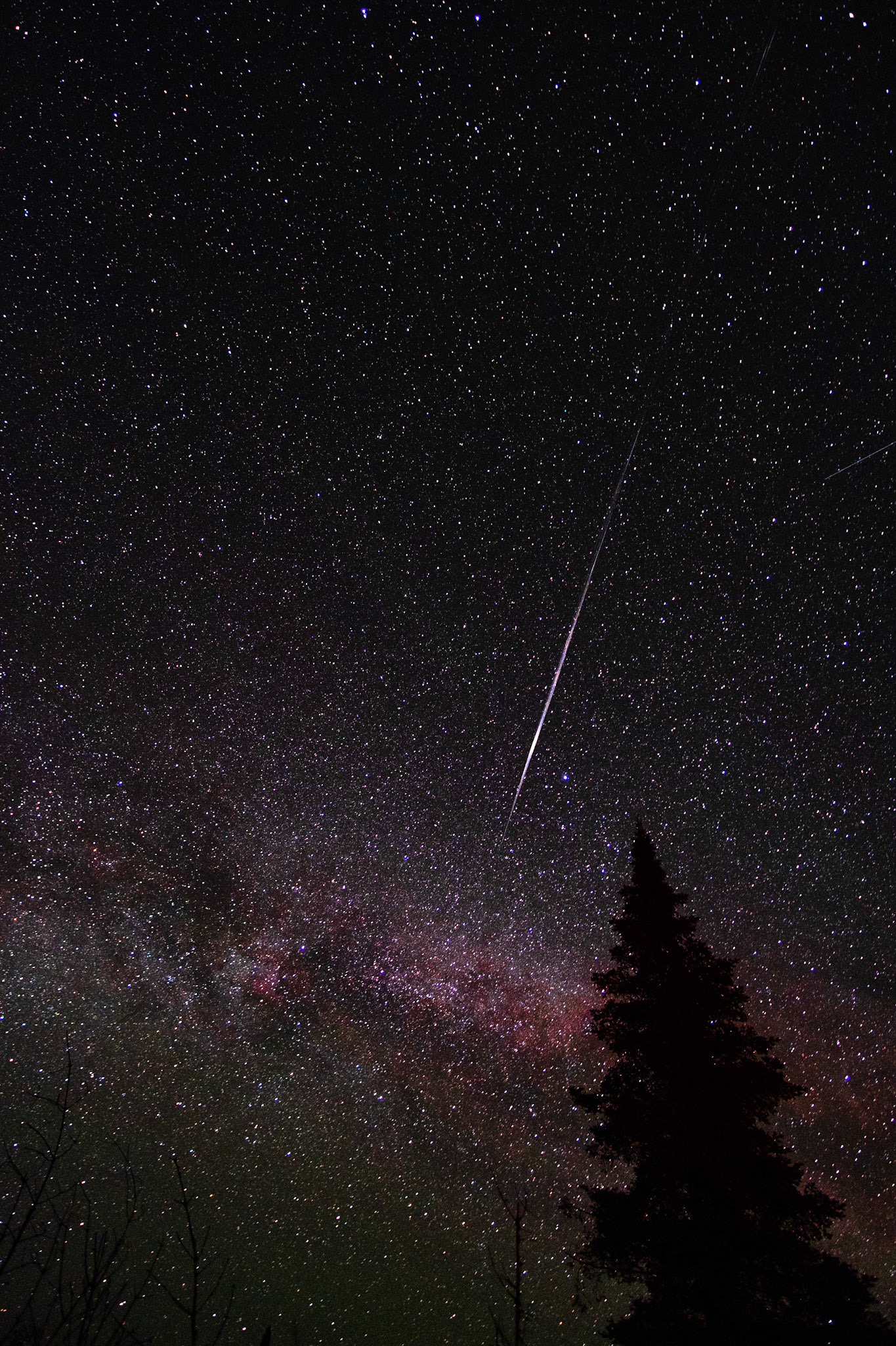 What I thought was some amazing meteor breaking up in the sky, may have actually been the first SpaceX launch of Starlink. A series of 60 satellites all launched seconds apart. Unfortunately with a long exposure, it just looks like a streak rather than the dots that they were.