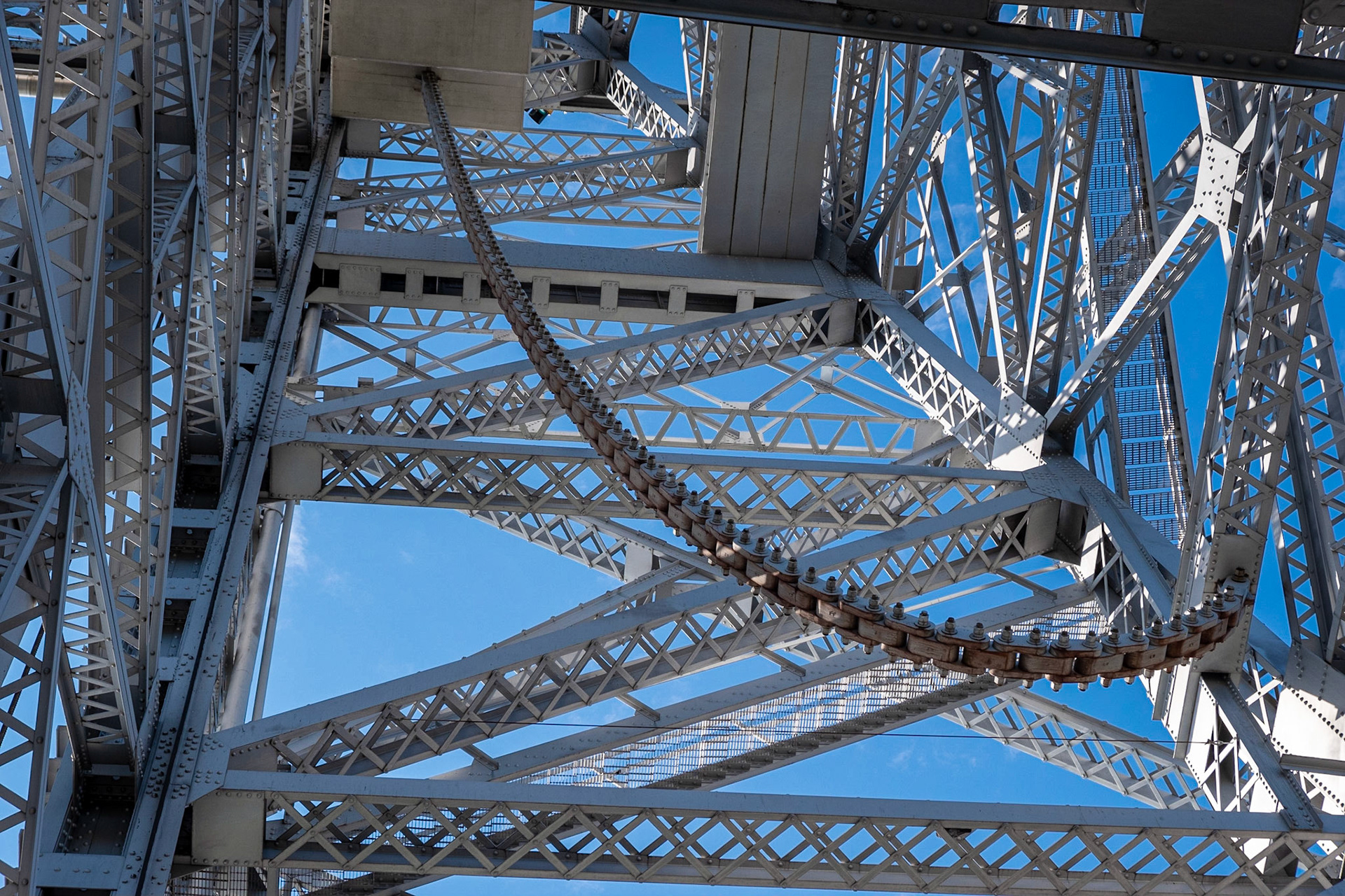 The workings of the Duluth lift bridge.