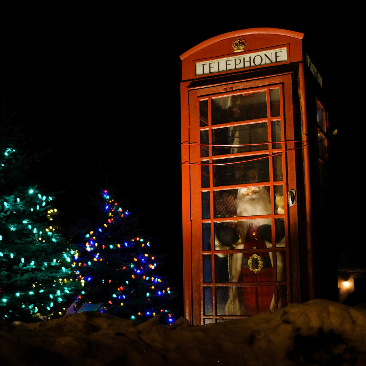 Kids, gifts from Santa might be a little late. I just saw Santa in a phonebooth calling the North Pole.