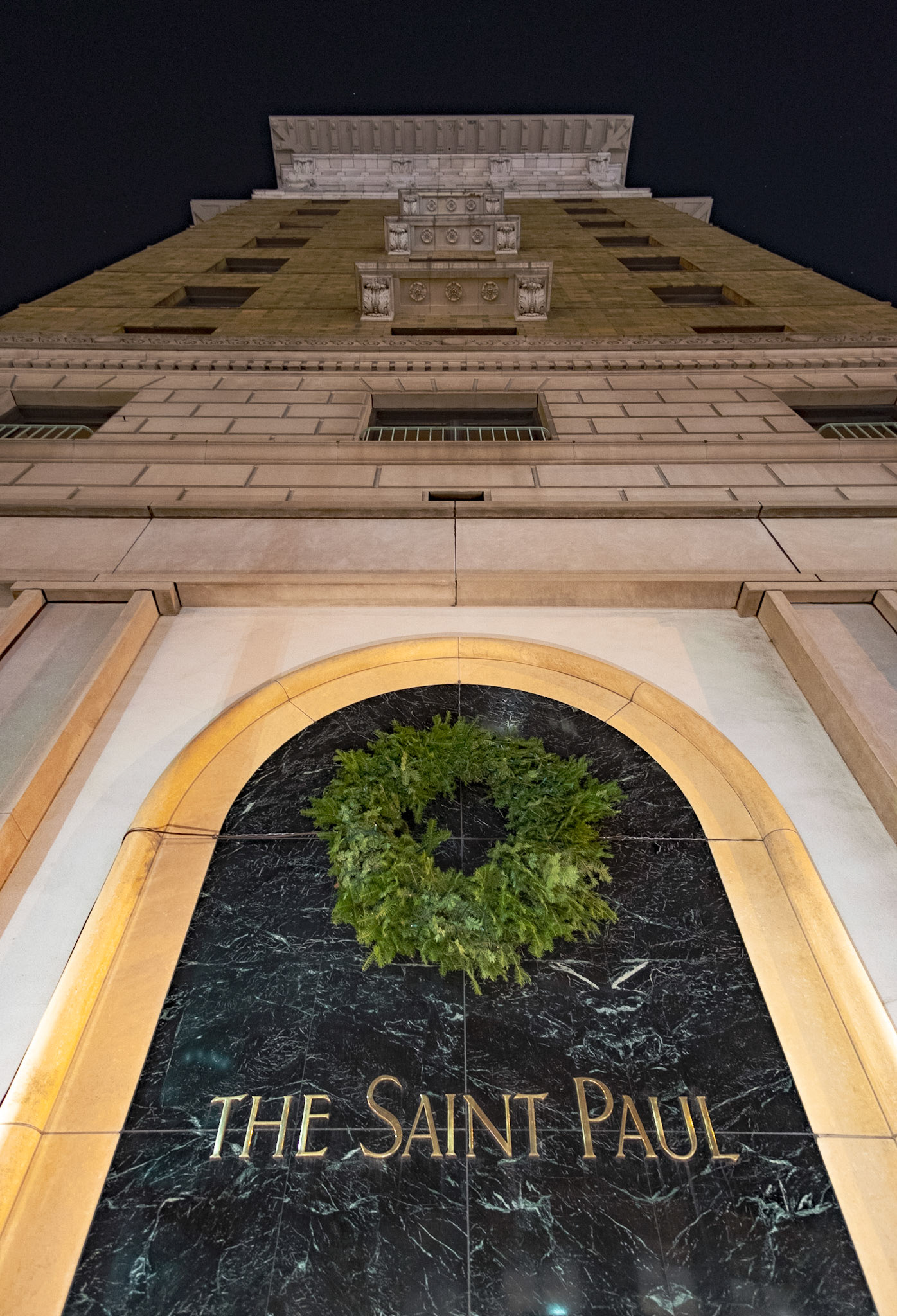 Our mini gate way to NY city. A grand building indeed, but it's interesting to see how simplified the outside architecture is here compared to buildings surrounding it. But, if you compare it to the Grand Central Terminal in NYC, you'll then see why there is the lack of intricate detail on the outside. As the same architect that co designed Grand Central Terminal designed The Saint Paul hotel. Commissioned by Ordway.