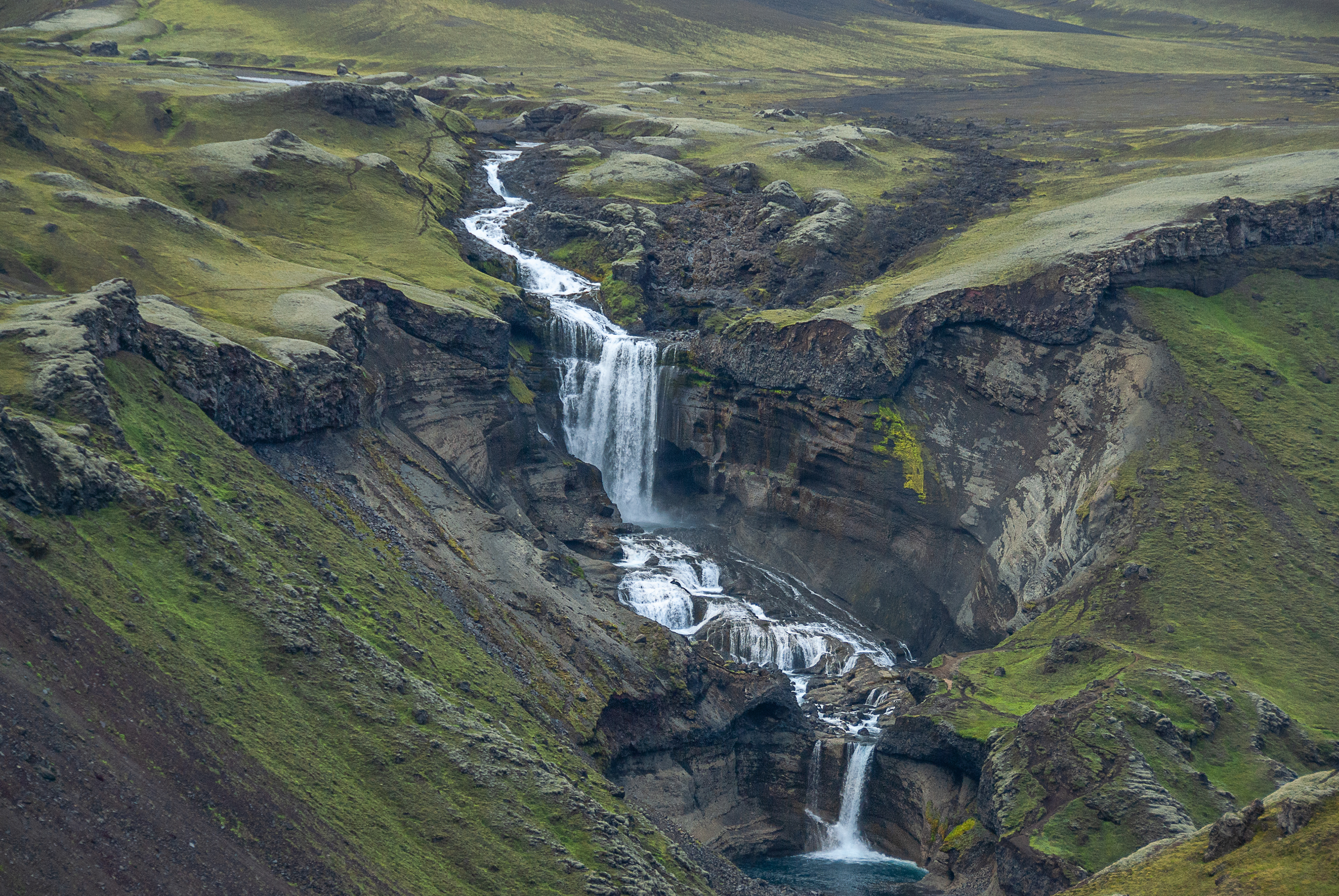 The waterfall Ófærufoss from the east edge of the fissure Eldgjá 
