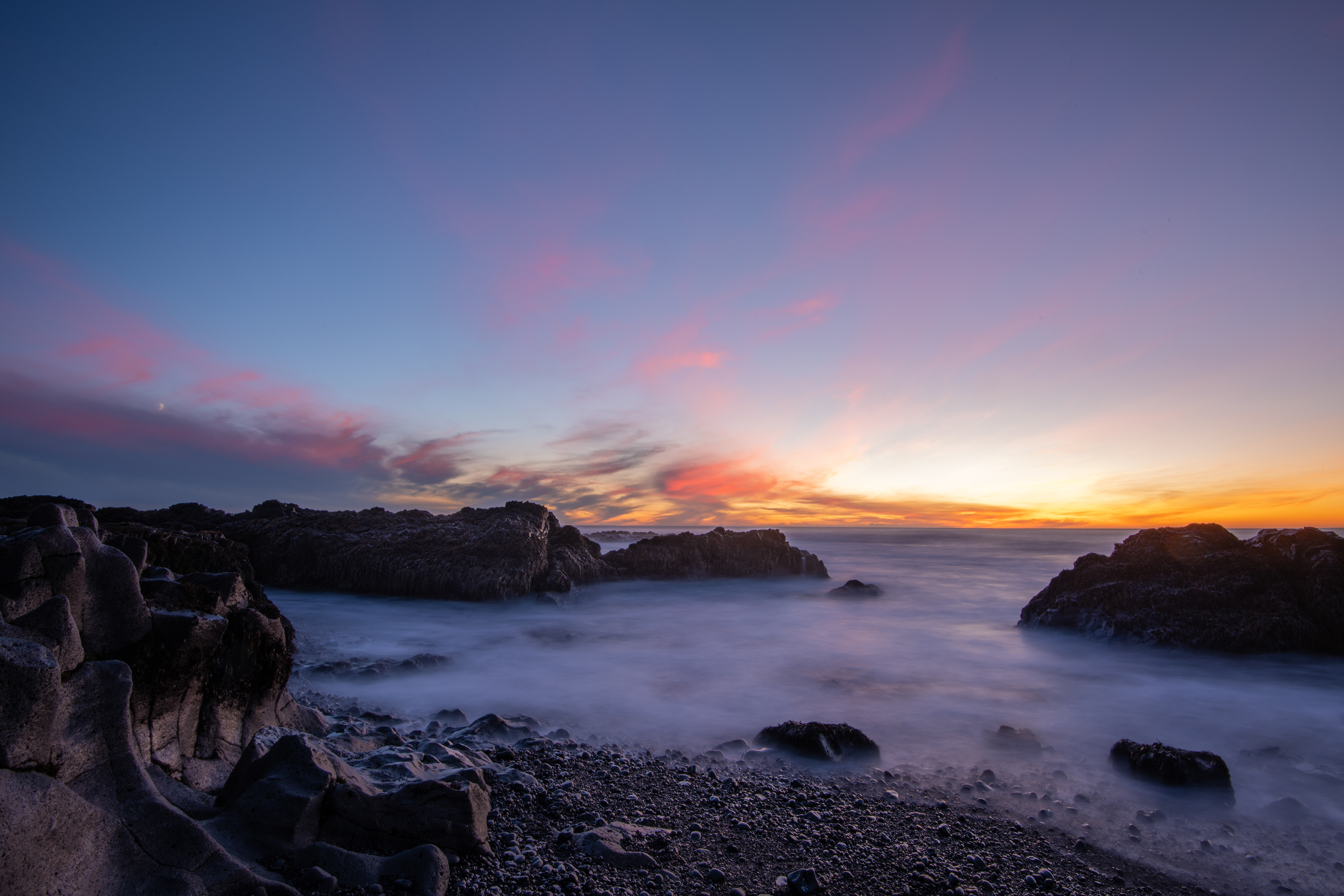 Selatangar is one of the best places in winter to take sunrise and sunset photos near Reykjavík