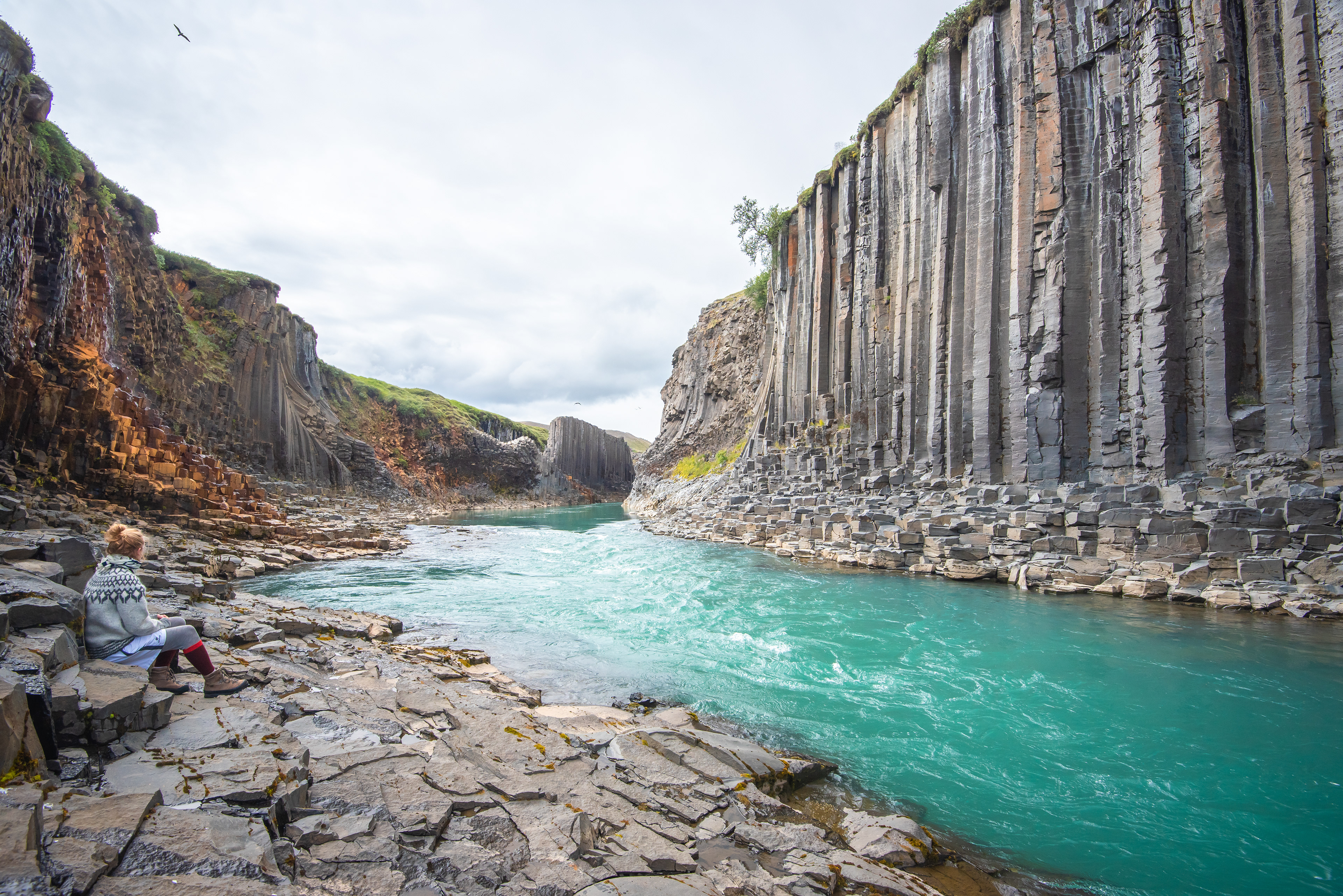 Stuðlagil Canyon - a view from the bottom of the river towards the north
