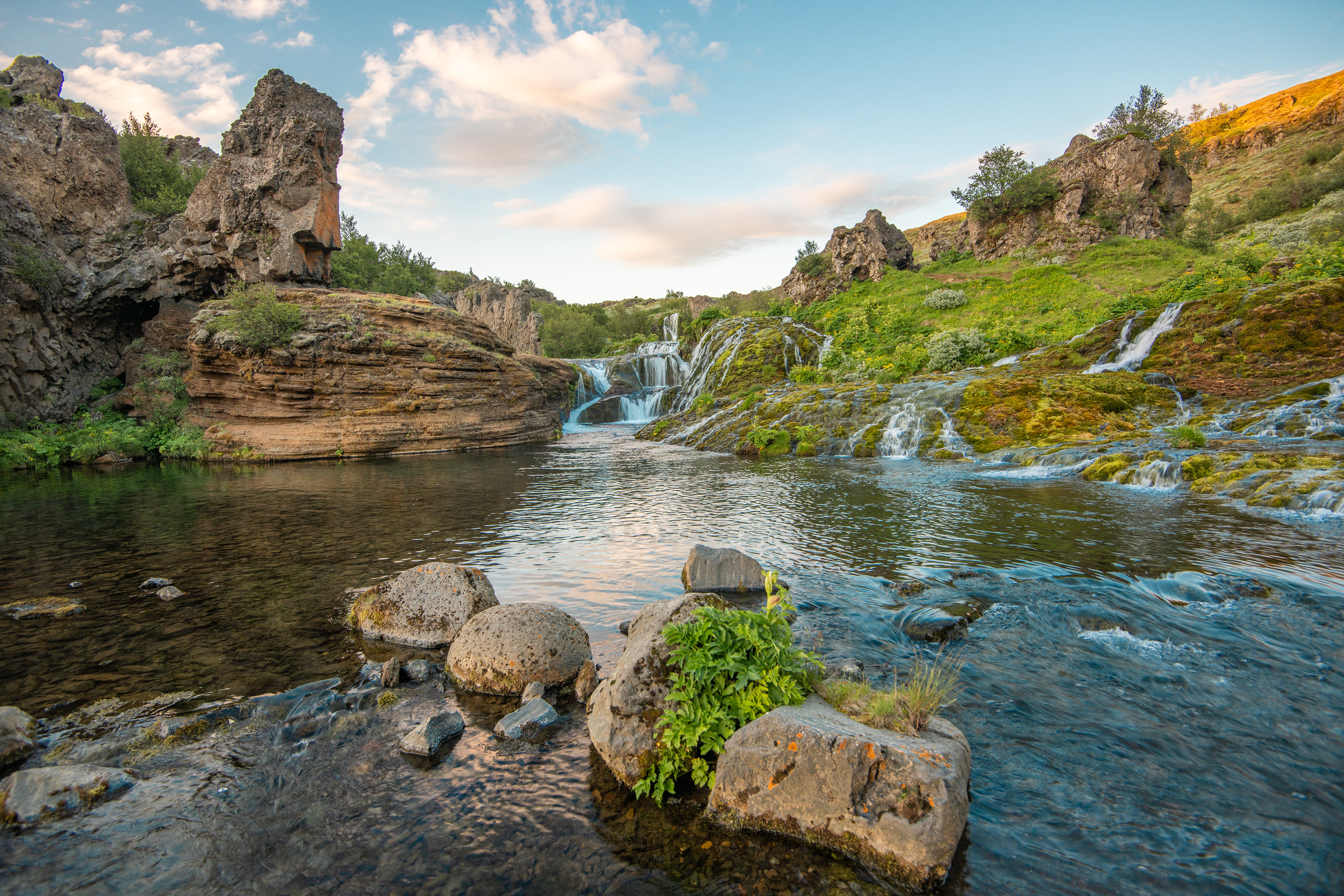The endless interplay between water, rock formation and veggitatin makes Gjáin an ideal place for beautiful photography