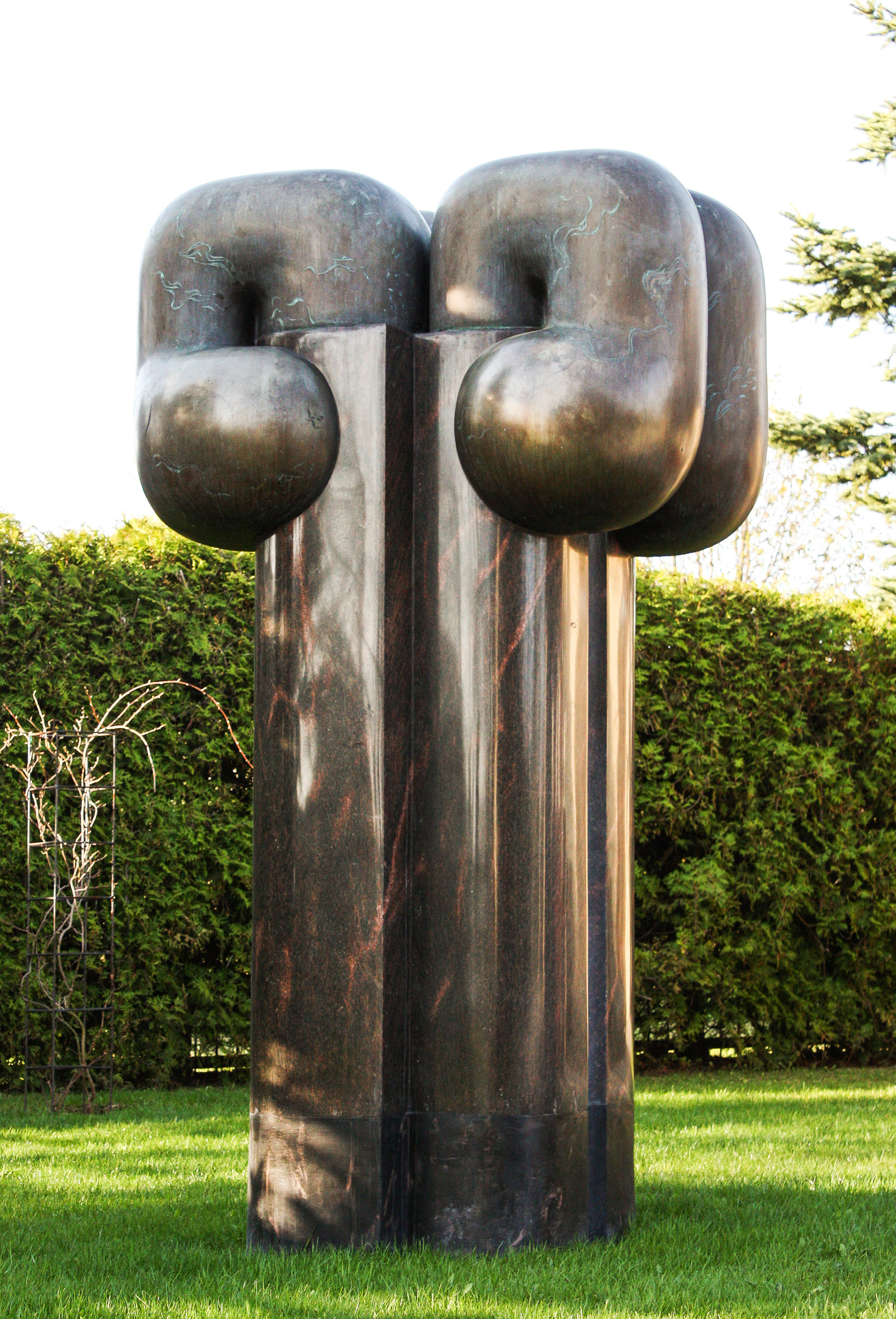 Silent Slide, granite, bronze, H 270 cm, 1991