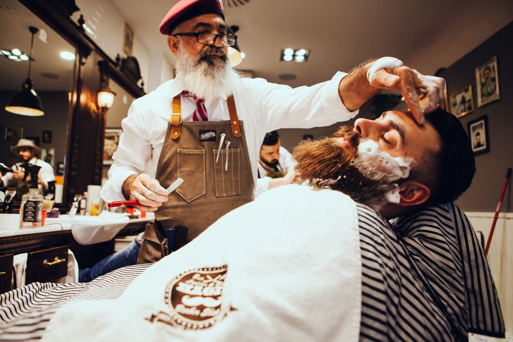 Hagi’s Barber Shop, Düsseldorf - editorial road trip for Re. Magazine