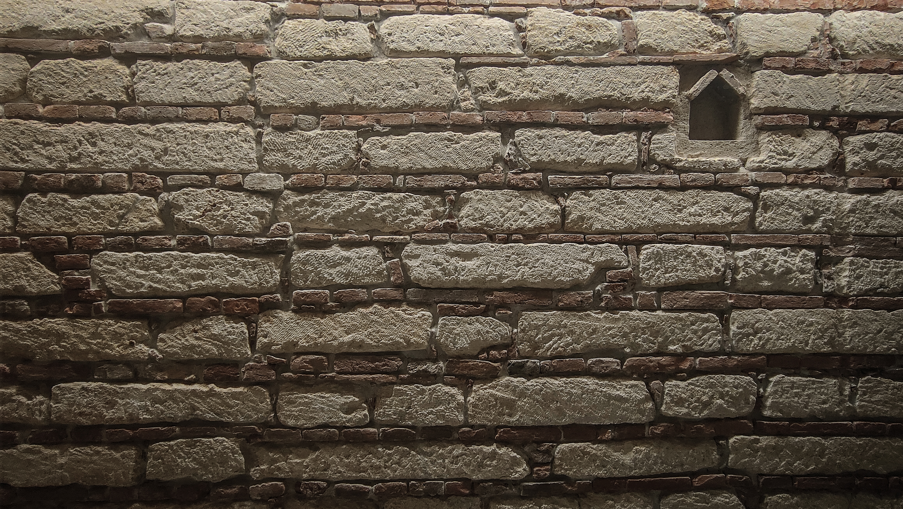 TESSITURA MURARIA IN BLOCCHI DI TUFO E LATERIZIO