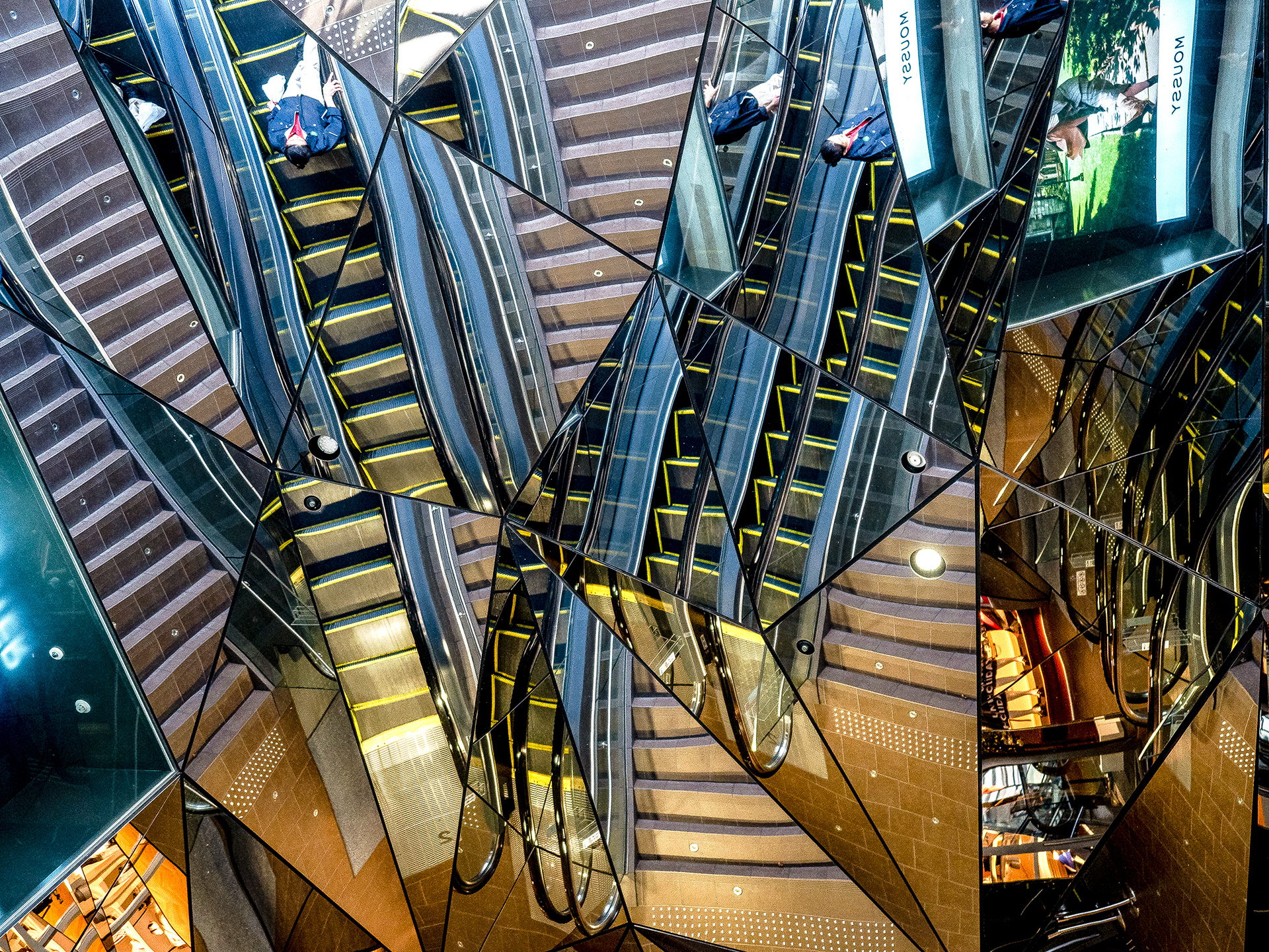 JAPON - «  Contre le ciel d’Automne … » - 13