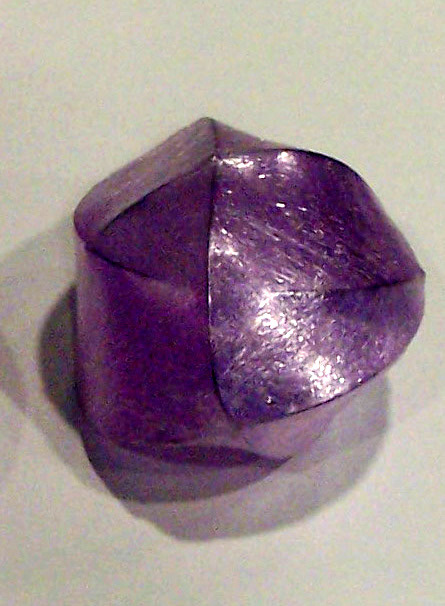 Pierre: film plastique tendu sur tiges d’acier