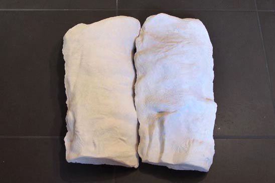 les Dix Commandements: plâtre coulé sur treillis métallique