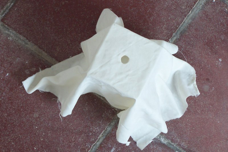 Tissu rigidifié, moulé