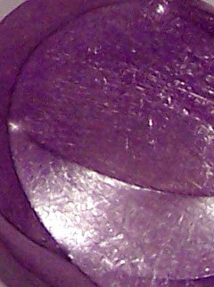 Pierre: film plastique tendu sur tiges d’acier-detail