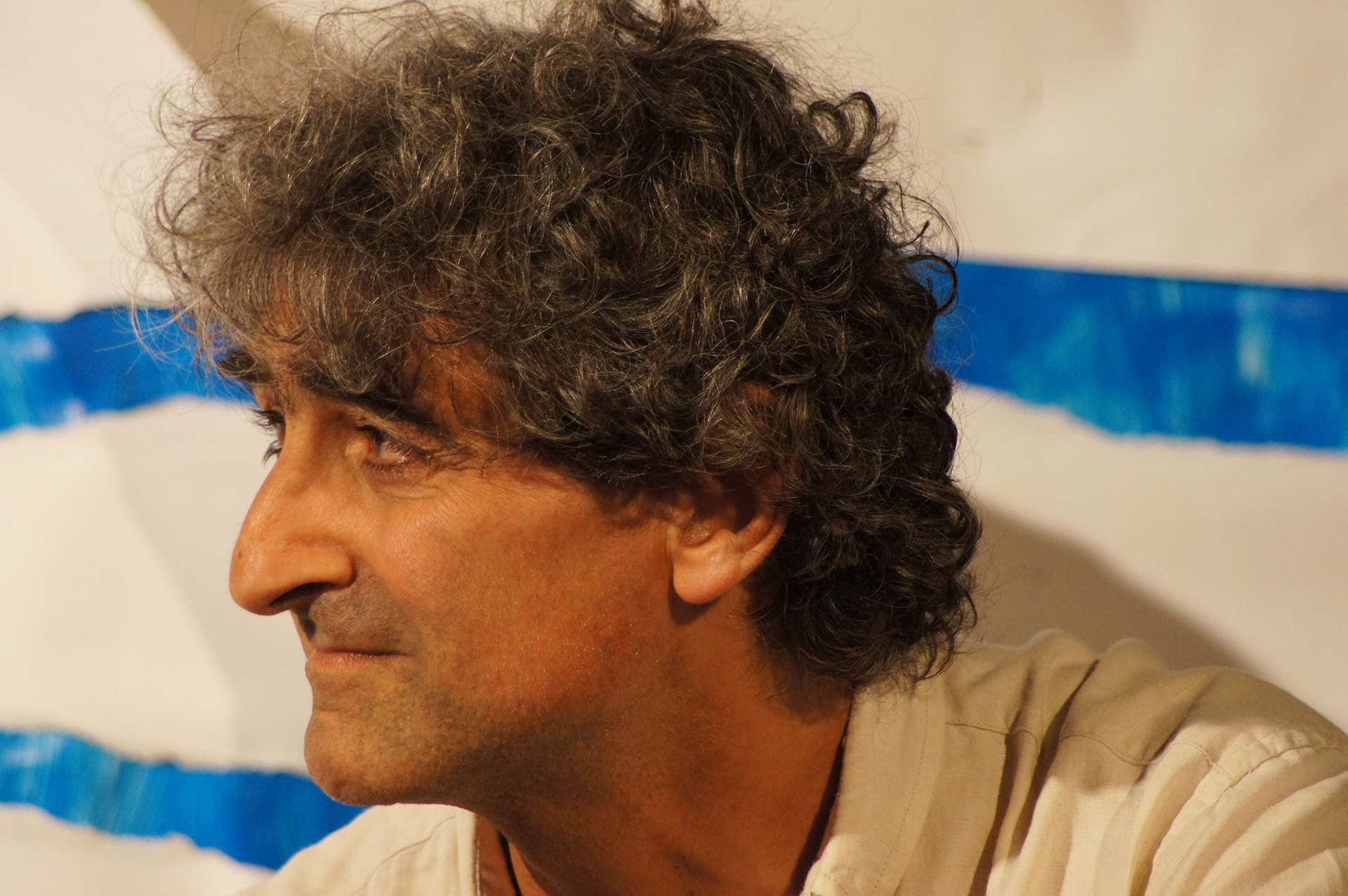 « Les couleurs d’Andrée Chedid » Lecture-performance donnée le 27 juillet 2011 au Festival « Voix Vives » de Sète  Contrebasse et chant : Michel Bismut Lecture et chant : Olivia Nicosia Arts plastiques : Anna Novika Sobierajski Design sonore et sonorisation : Arnaud Bertrand