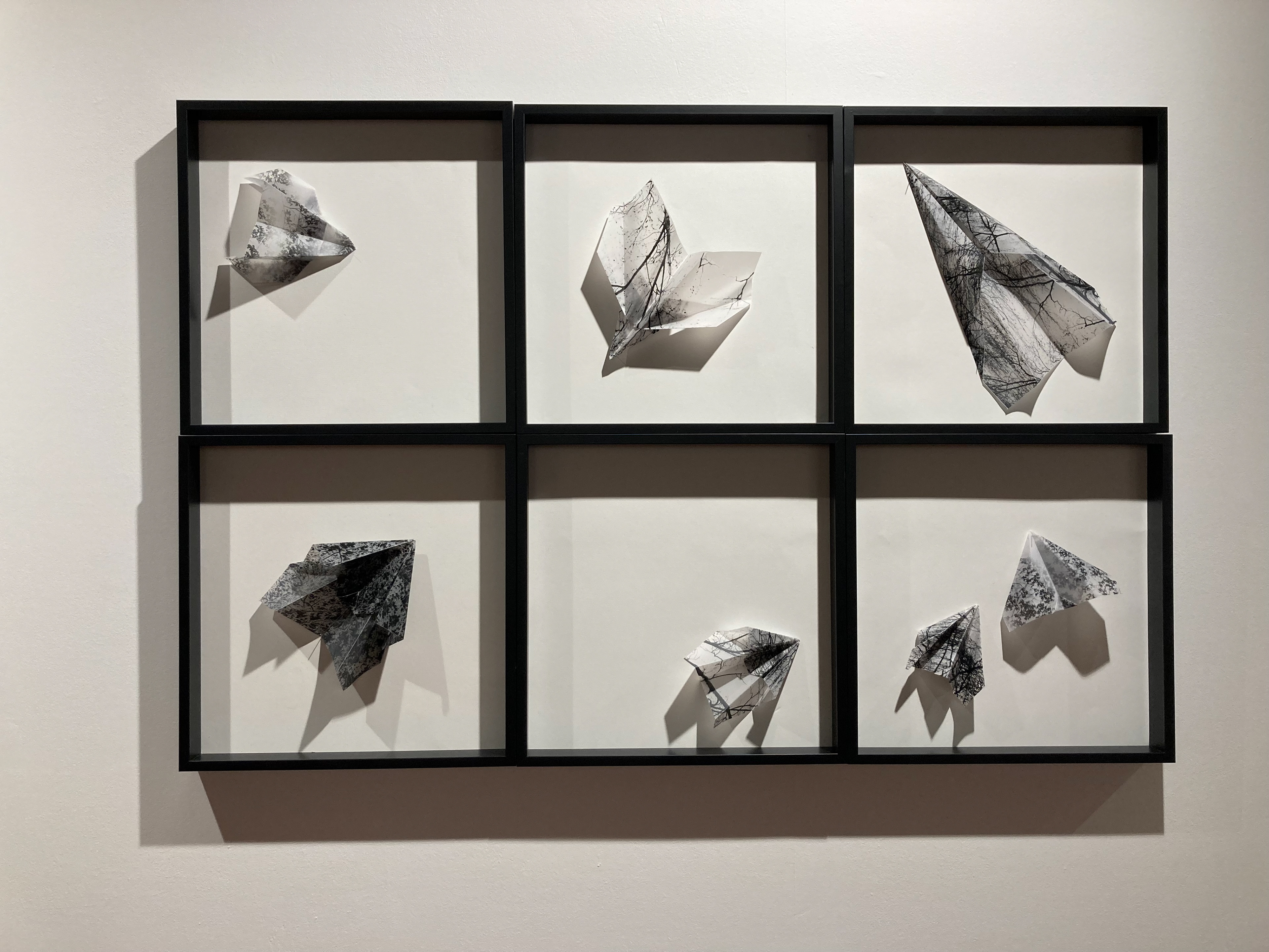 ORIGAMI II, encre sur papier calque, pliage origami, cadres vides