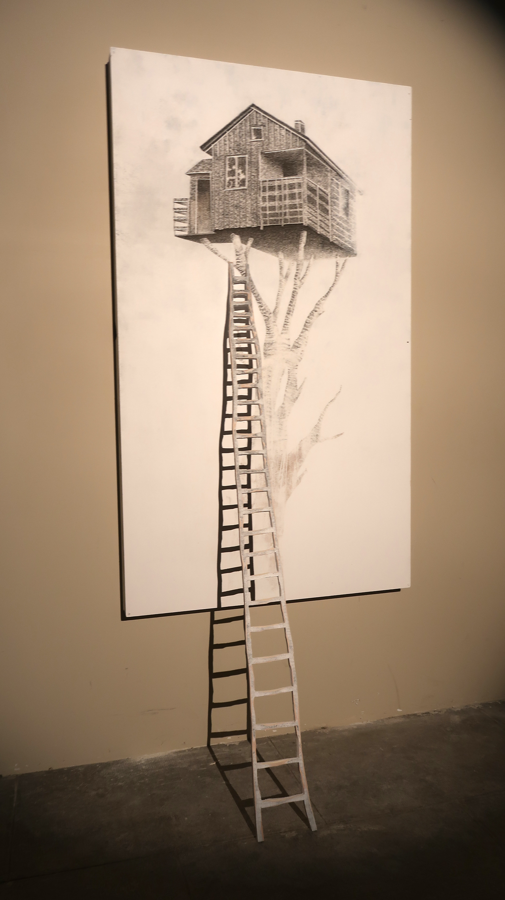 CABANE ÉCHELLE, encre de Chine, crayon papier, acryl sur bois, 170/65 cm