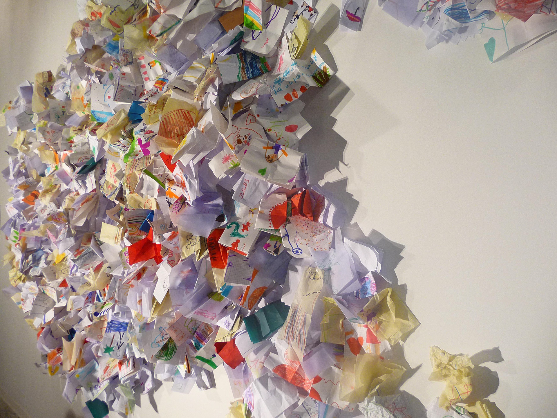 DESSINE - MOI L'AMOUR..., installation à la Chapelle du Quartier-Haut à Sète, dans le cadre de l’exposition collective « Journées de l’Amour », 2009.