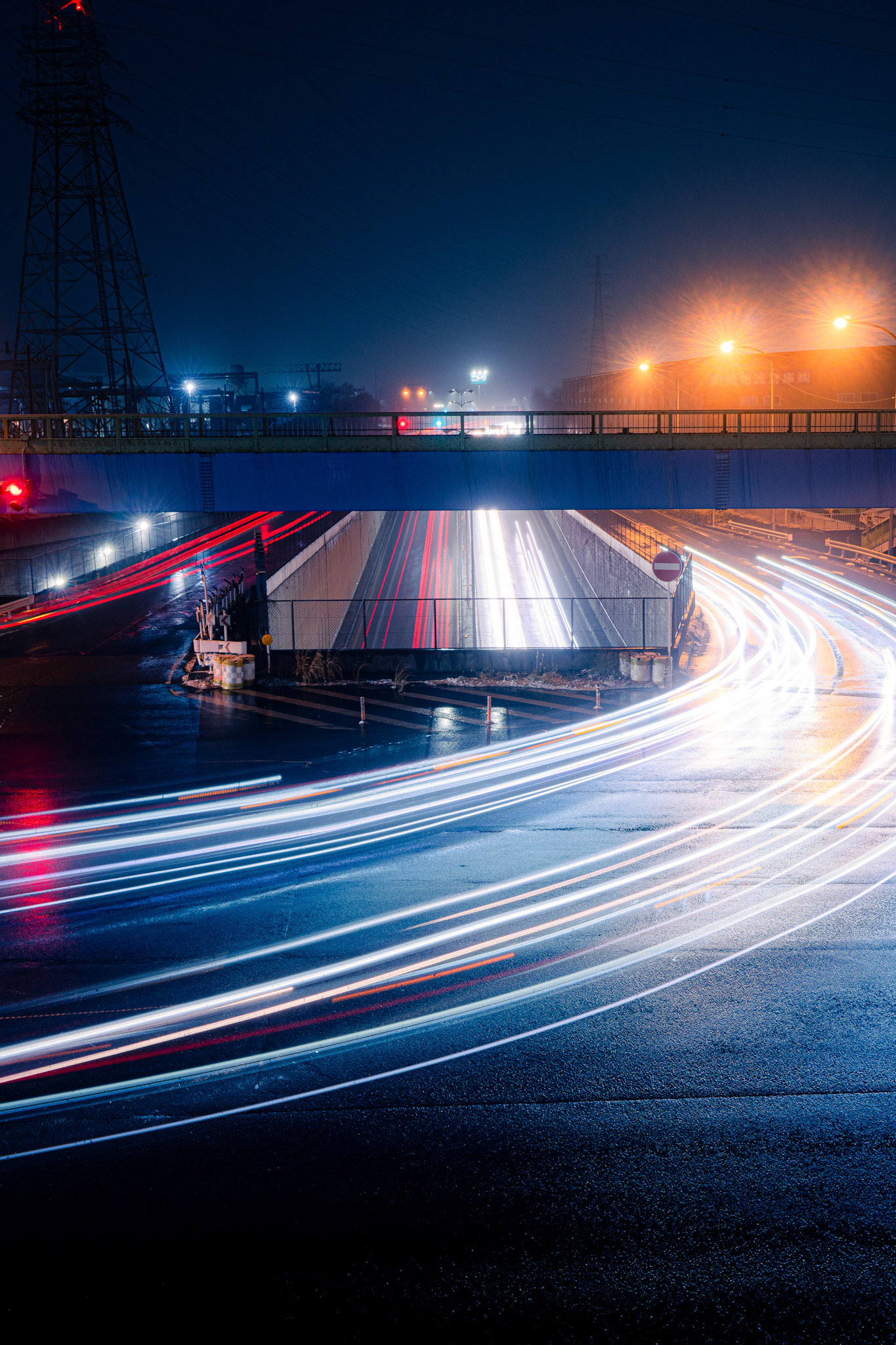 光の騒乱と反射する路面02 / Reflective mayhem by nix 02