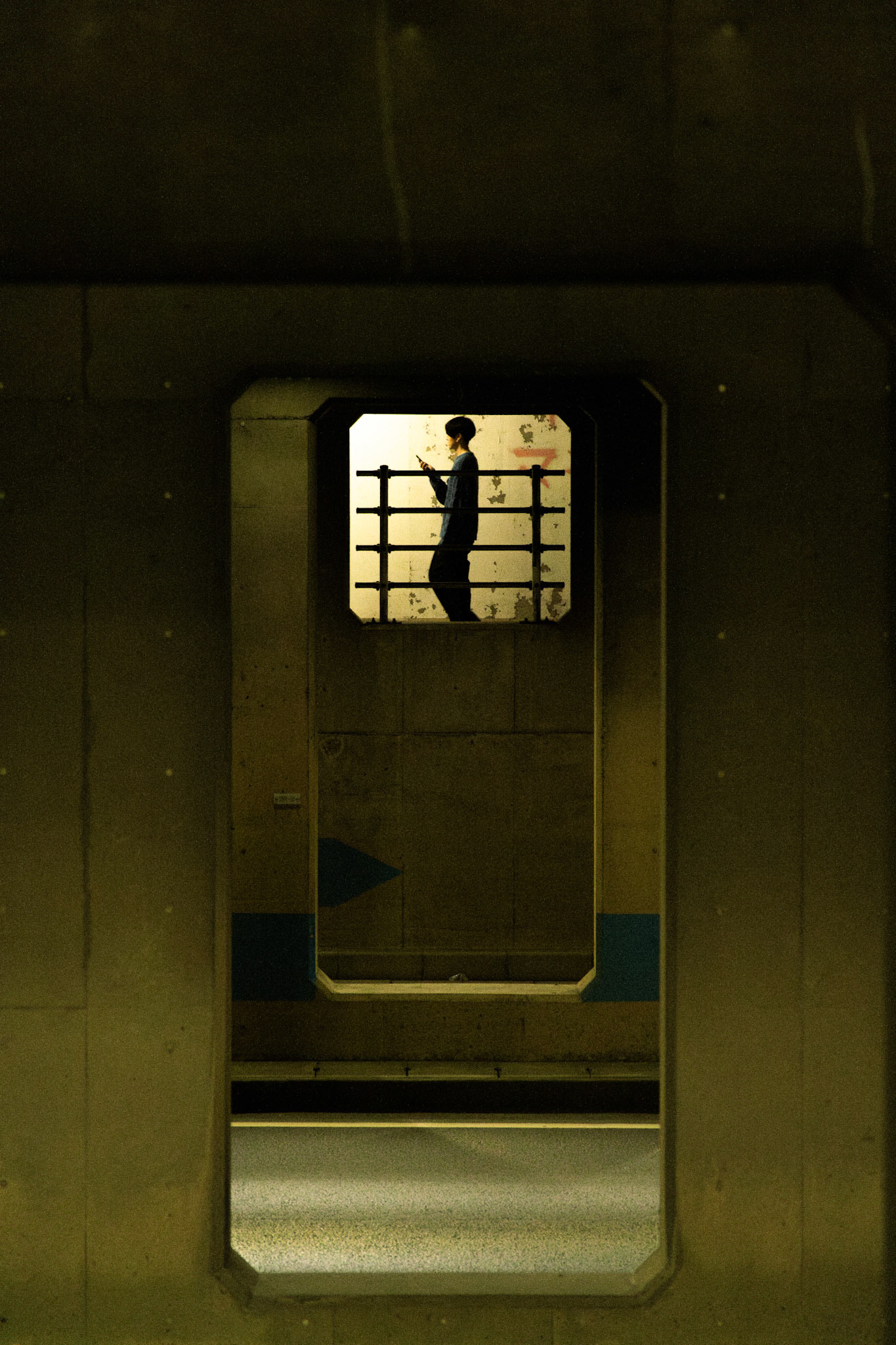 アンダーグラウンドへ / To underground