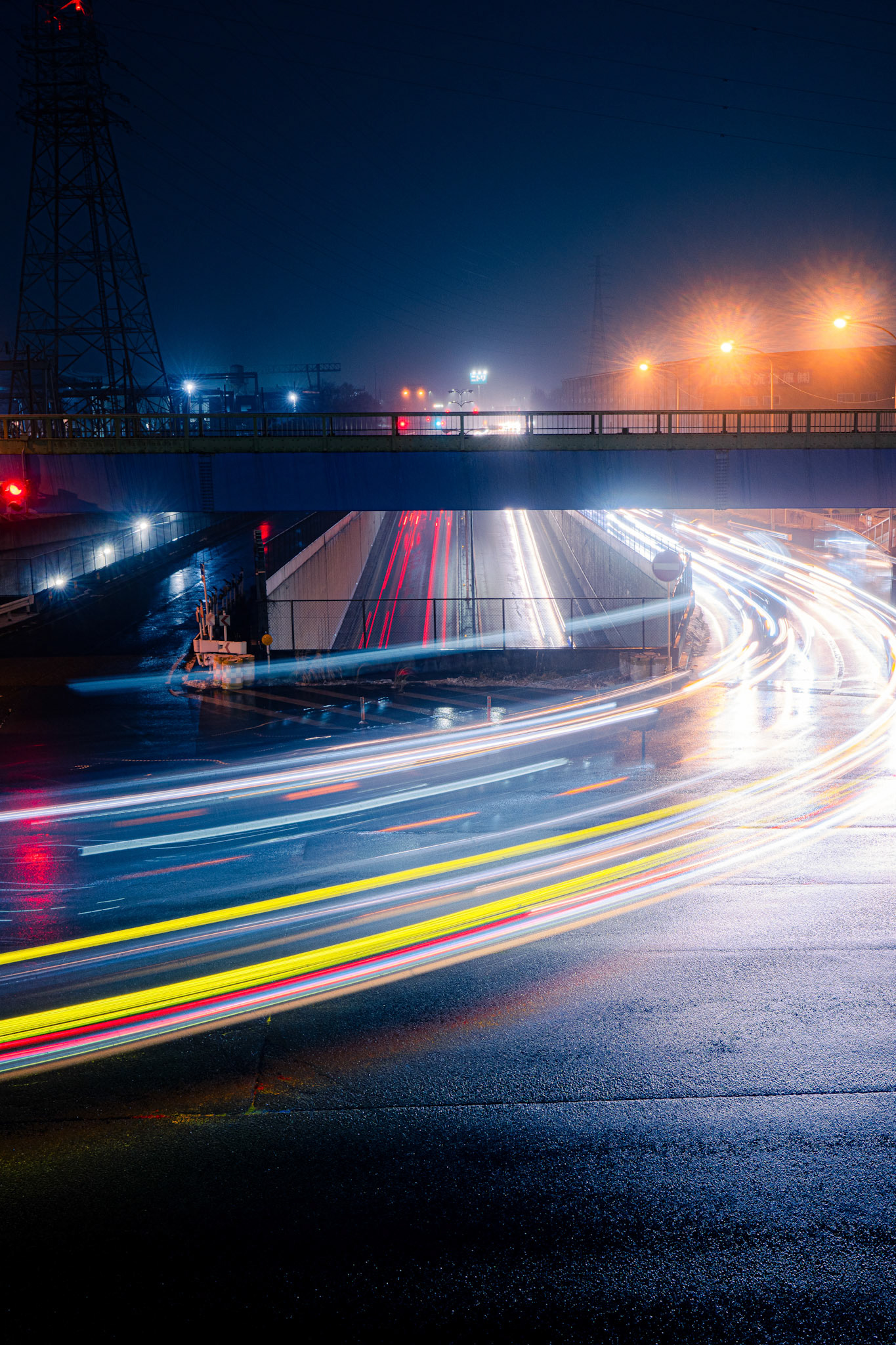 光の騒乱と反射する路面01 / Reflective mayhem by nix 01