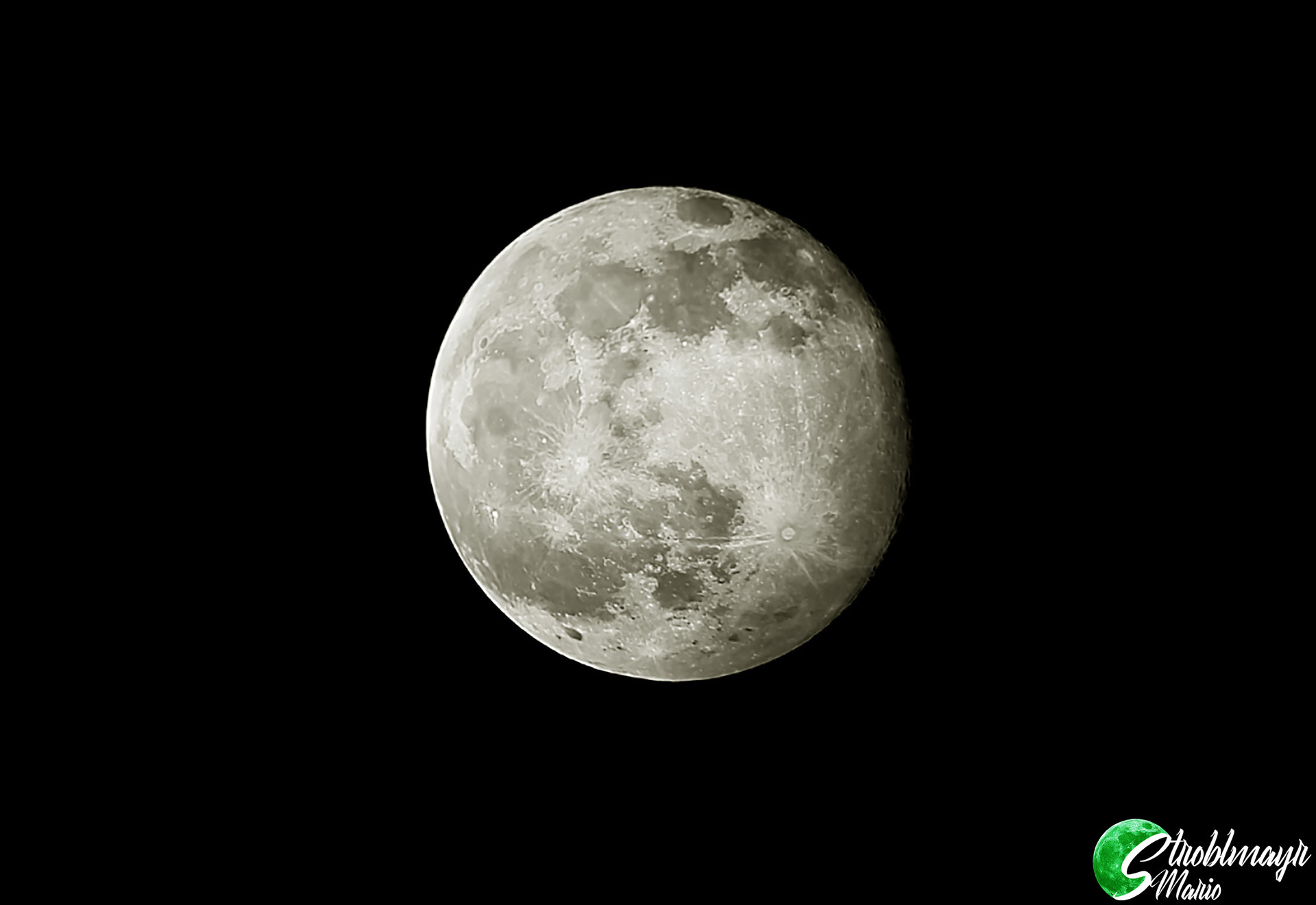 Mond im 100mm Fernglas mit Handy, 27.2.2021