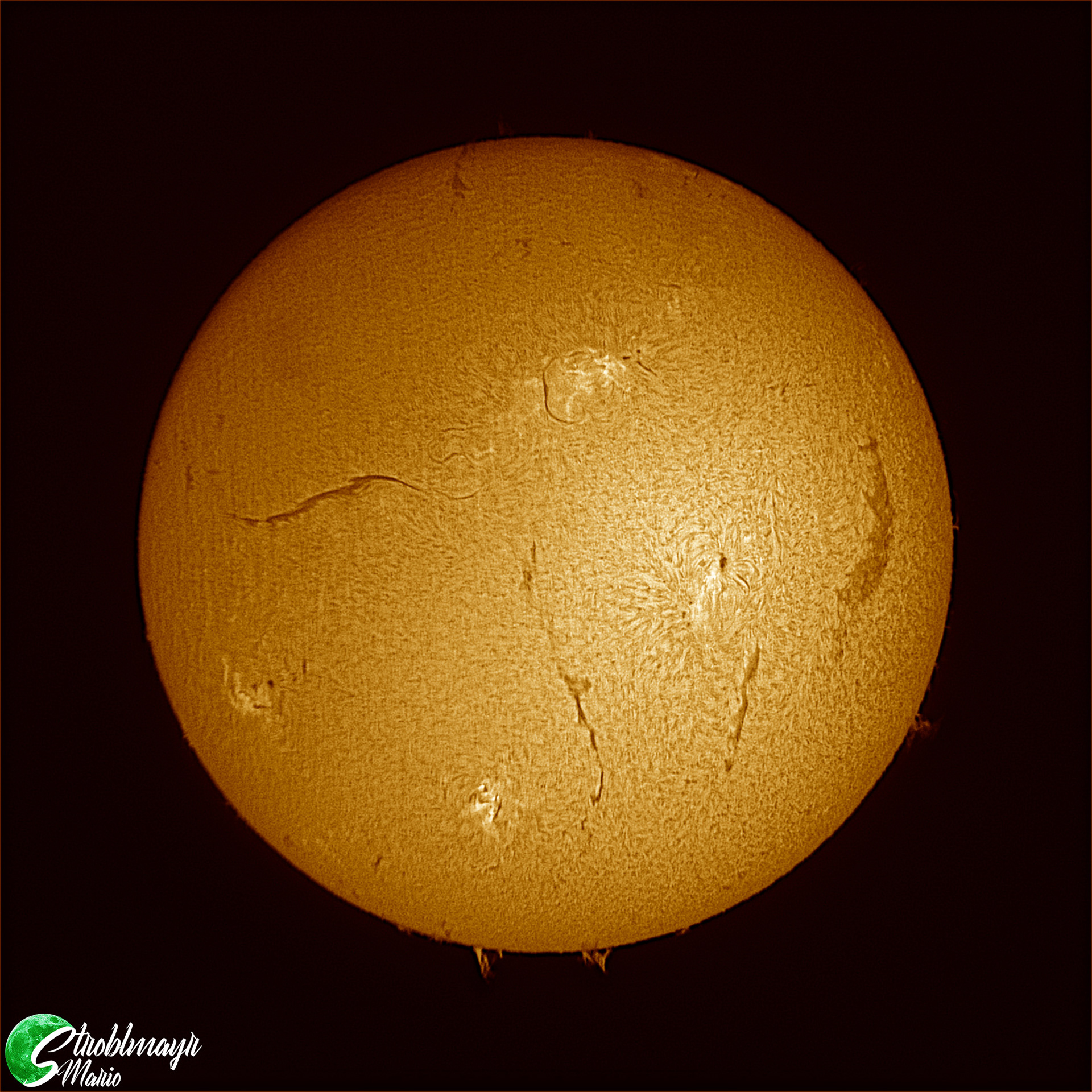 Die Sonnenscheibe im Licht des angeregten Wasserstoffs am 13.7.2022 im Coronado PST