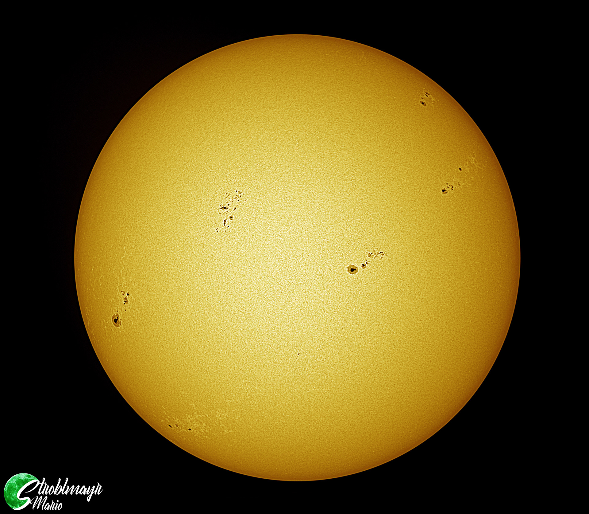 Sonne im Weißlicht mit Sonnenflecken im 8'' Dobson am 16.7.2022