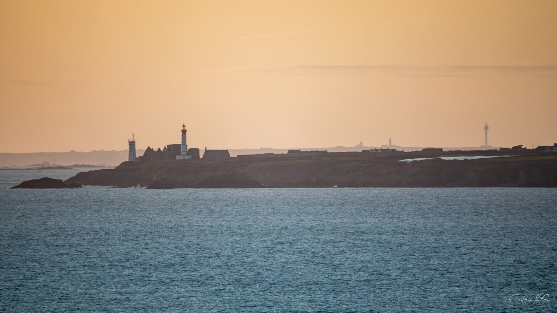 Saint Mathieu Plougonvelin en arriere plan le Stiff Ouessant 