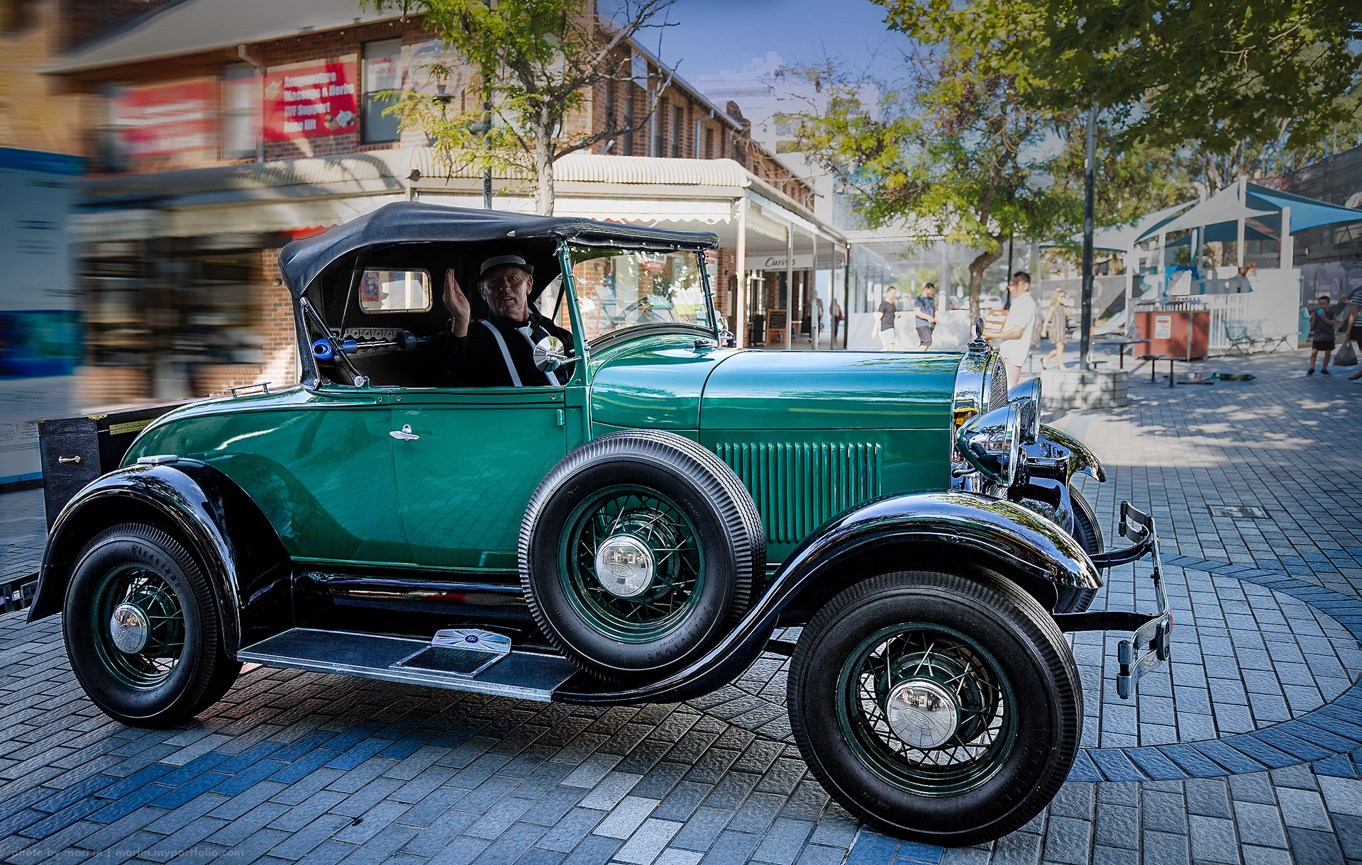 Photographed by me at his car show in 2017. And this is a revised edition in 2016. I tried to correct the distortion of the buildings in the background, but make the brightness as close to the original shot as possible, and make it look more natural. I hope Ken likes this revised edition.