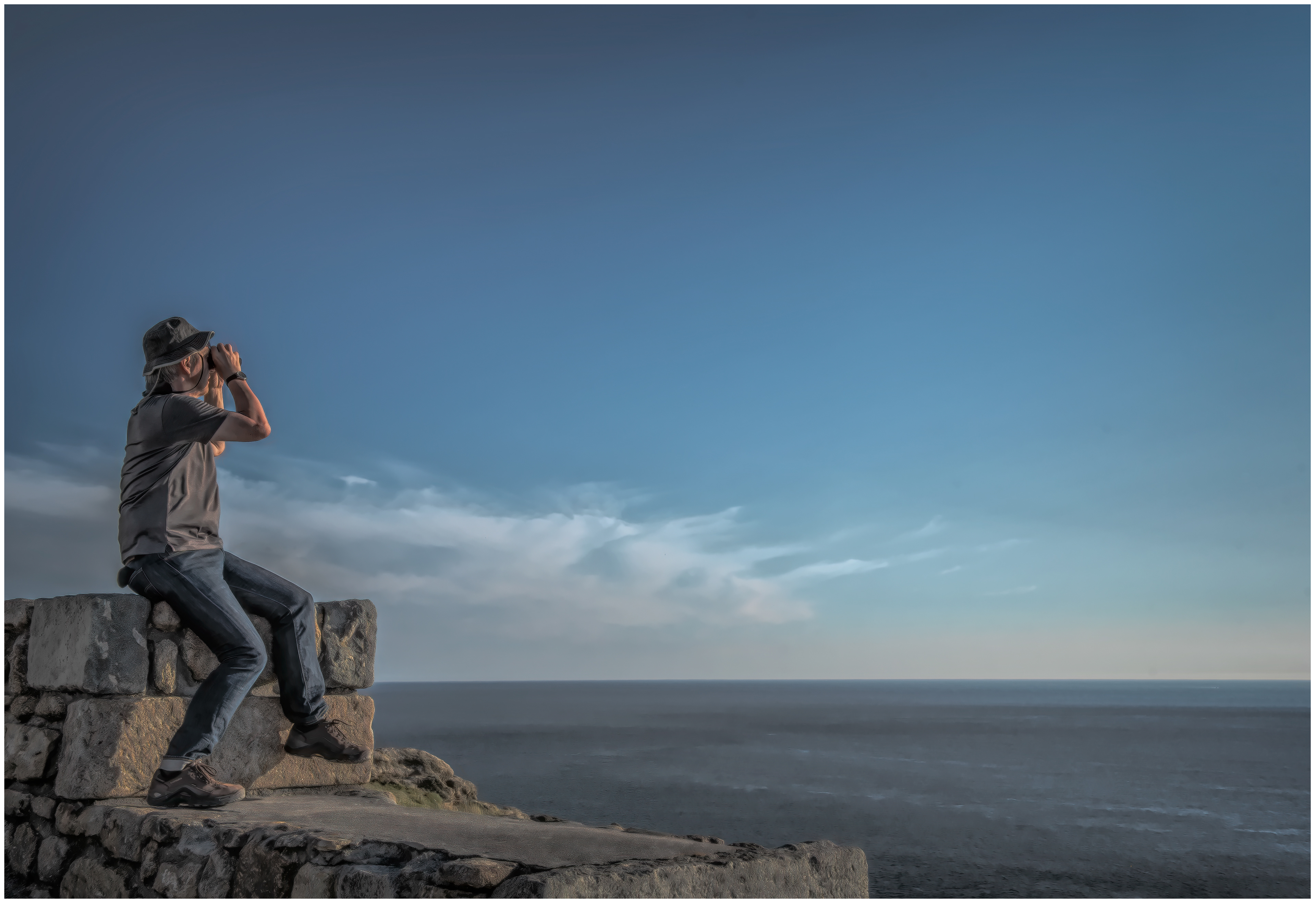 The health of the eye seems to demand a horizon (Ralph Waldo Emerson)